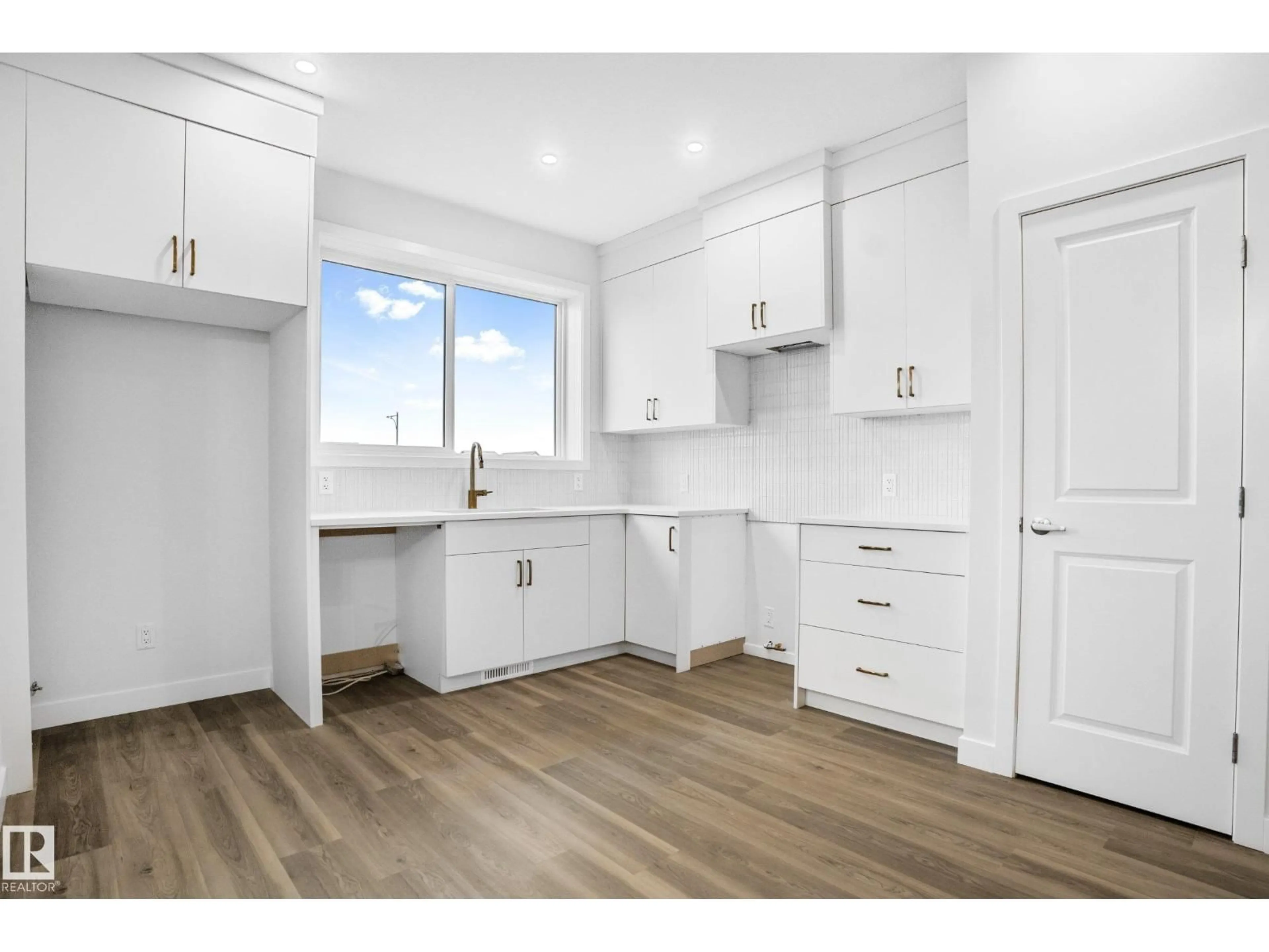 Open concept kitchen, wood/laminate floor for 3741 ERLANGER DR, Edmonton Alberta T6M1R9