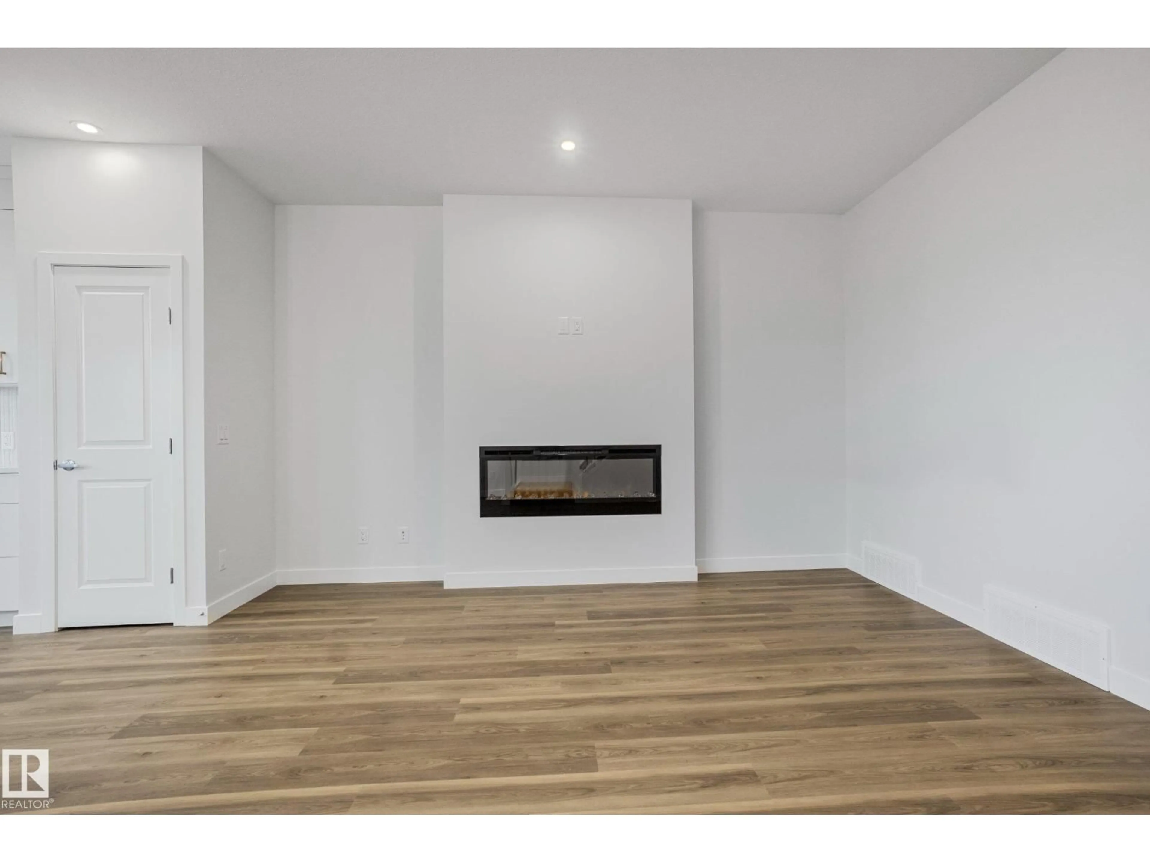 A pic of a room for 3741 ERLANGER DR, Edmonton Alberta T6M1R9