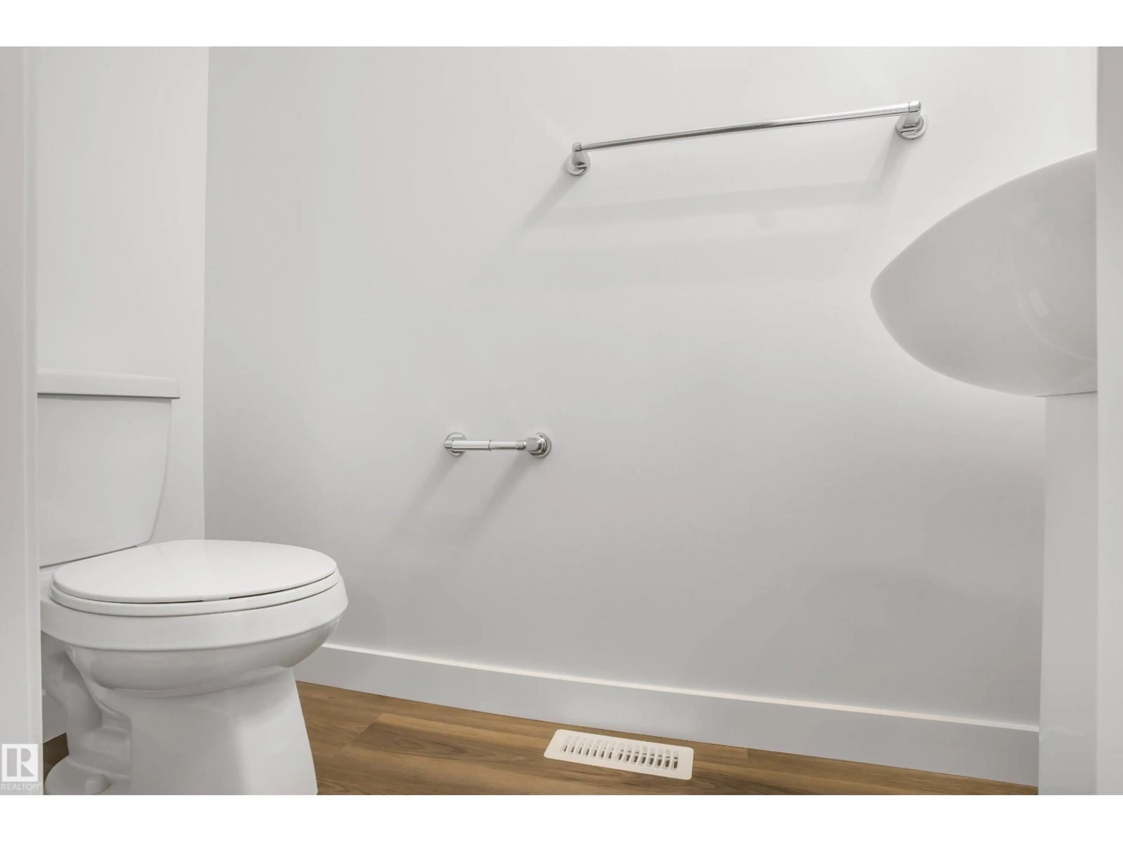 Standard bathroom, unknown for 3741 ERLANGER DR, Edmonton Alberta T6M1R9