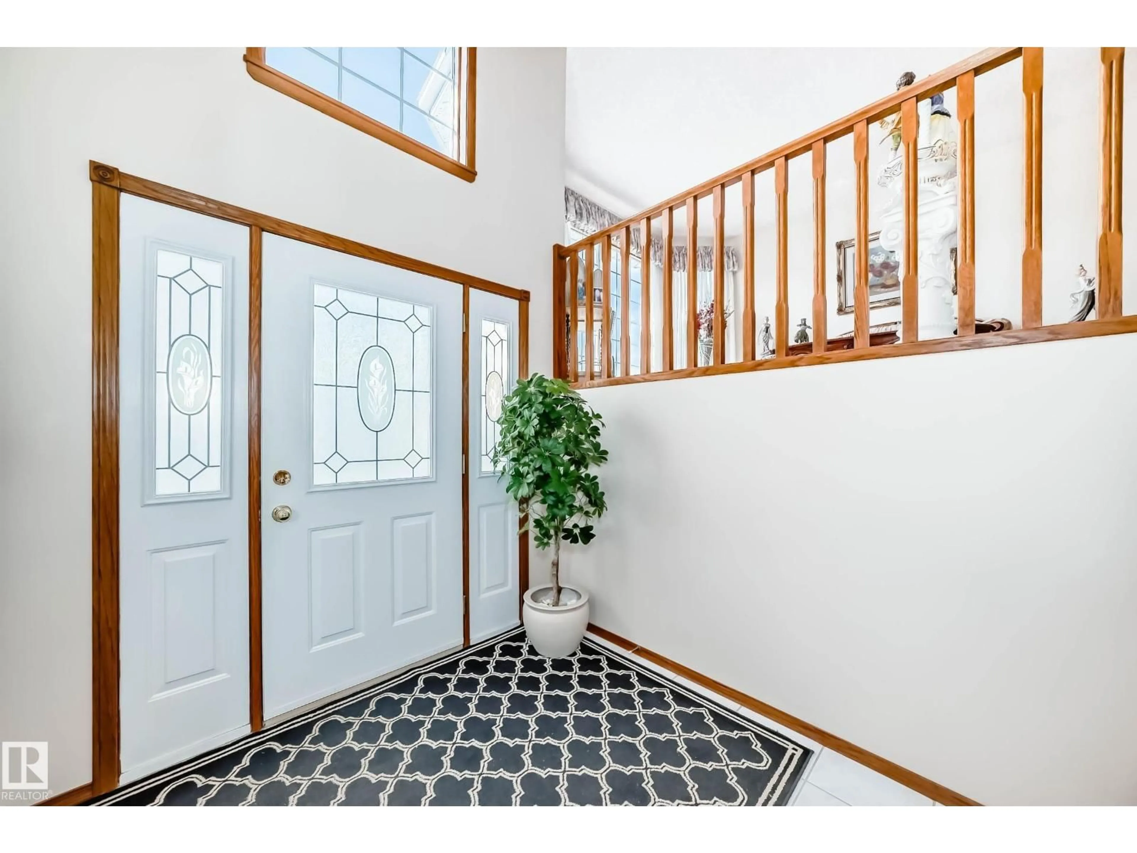 Indoor entryway for 16135 56 ST, Edmonton Alberta T5Y2T9