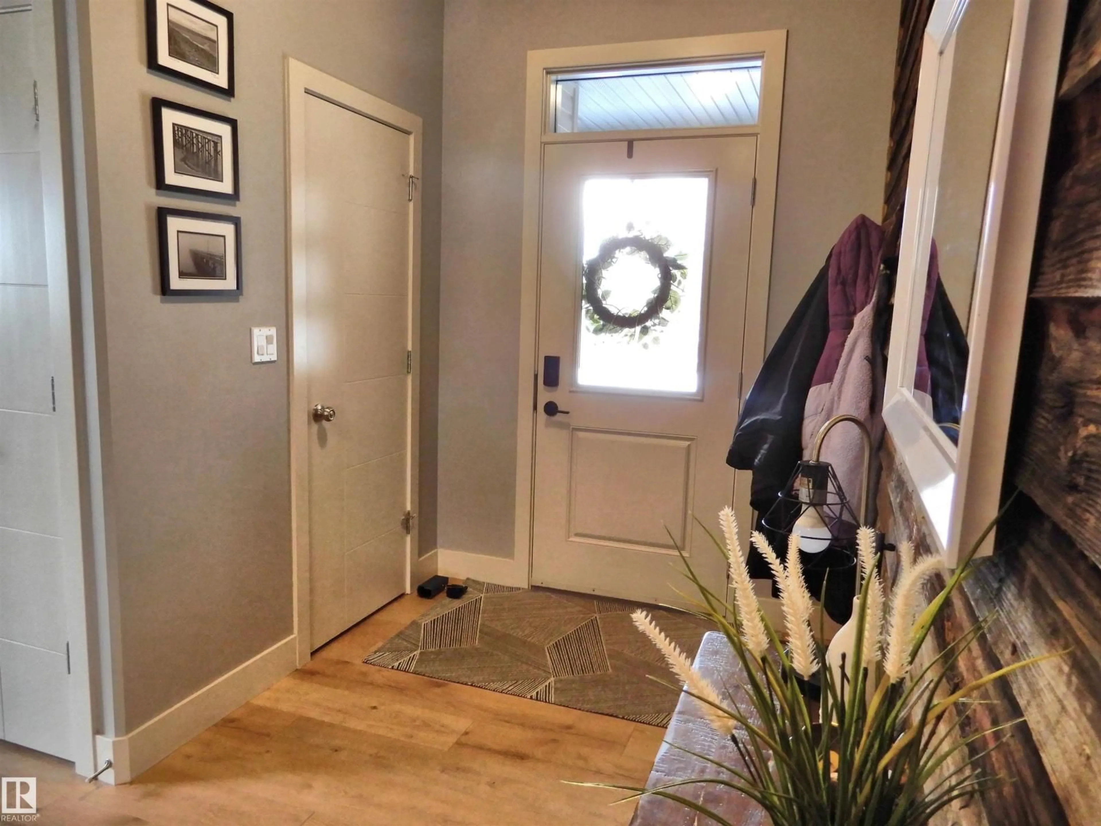 Indoor entryway for 55108 - 210 RGE ROAD 15, Rural Lac Ste. Anne County Alberta T0E1V0