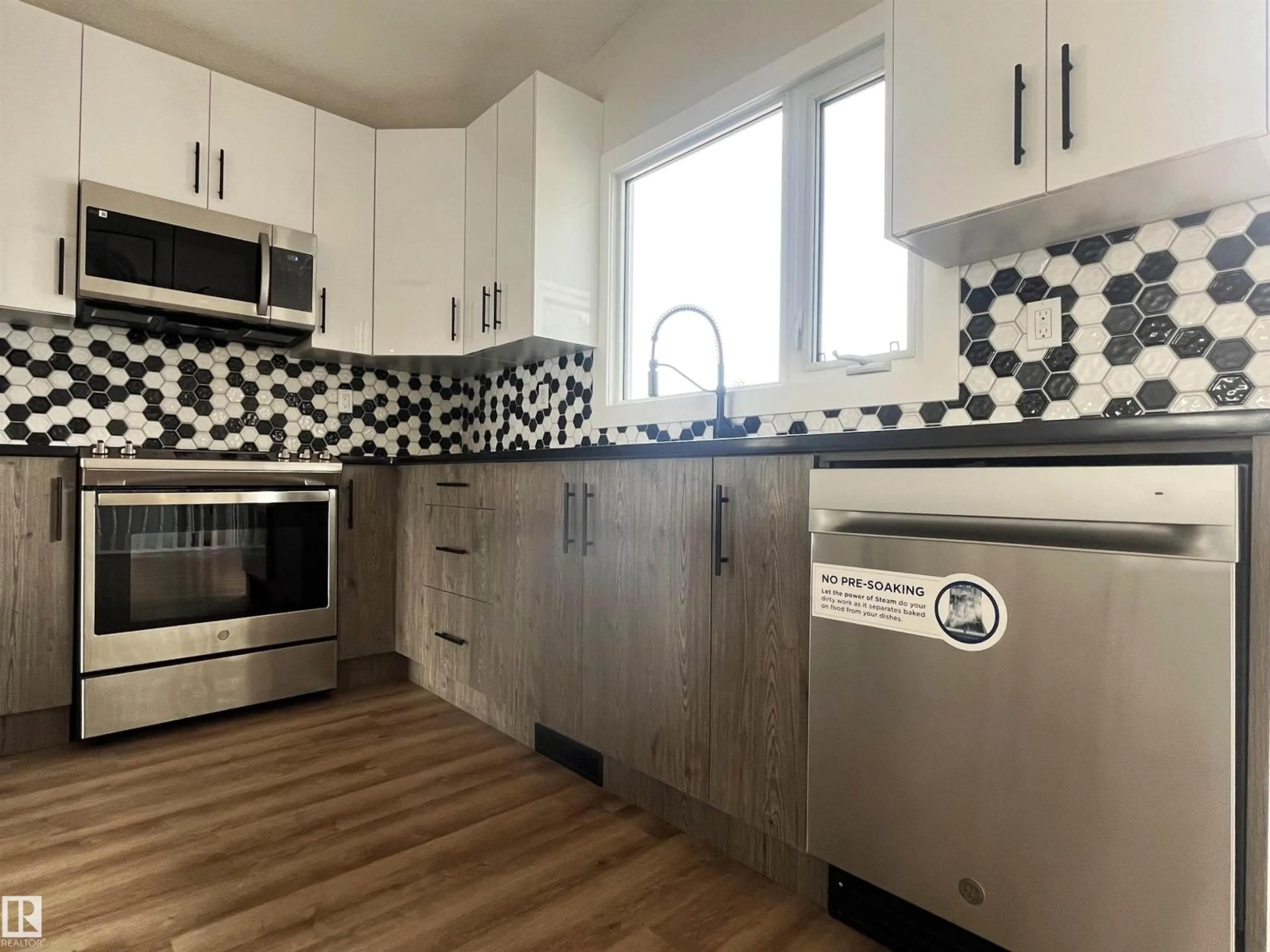 Standard kitchen, unknown for 16307 112 ST NW, Edmonton Alberta T5X2B2