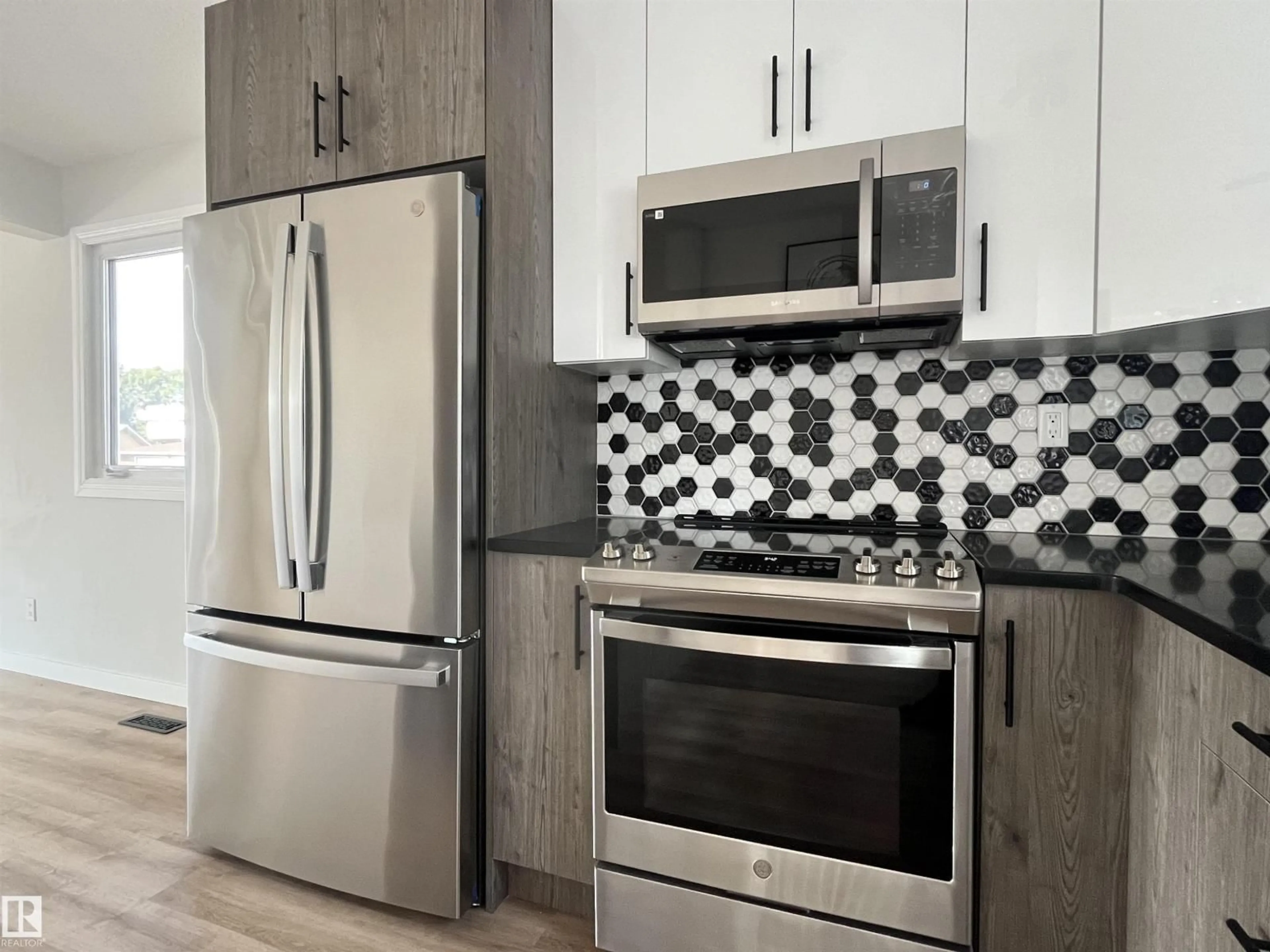 Contemporary kitchen, unknown for 16307 112 ST NW, Edmonton Alberta T5X2B2