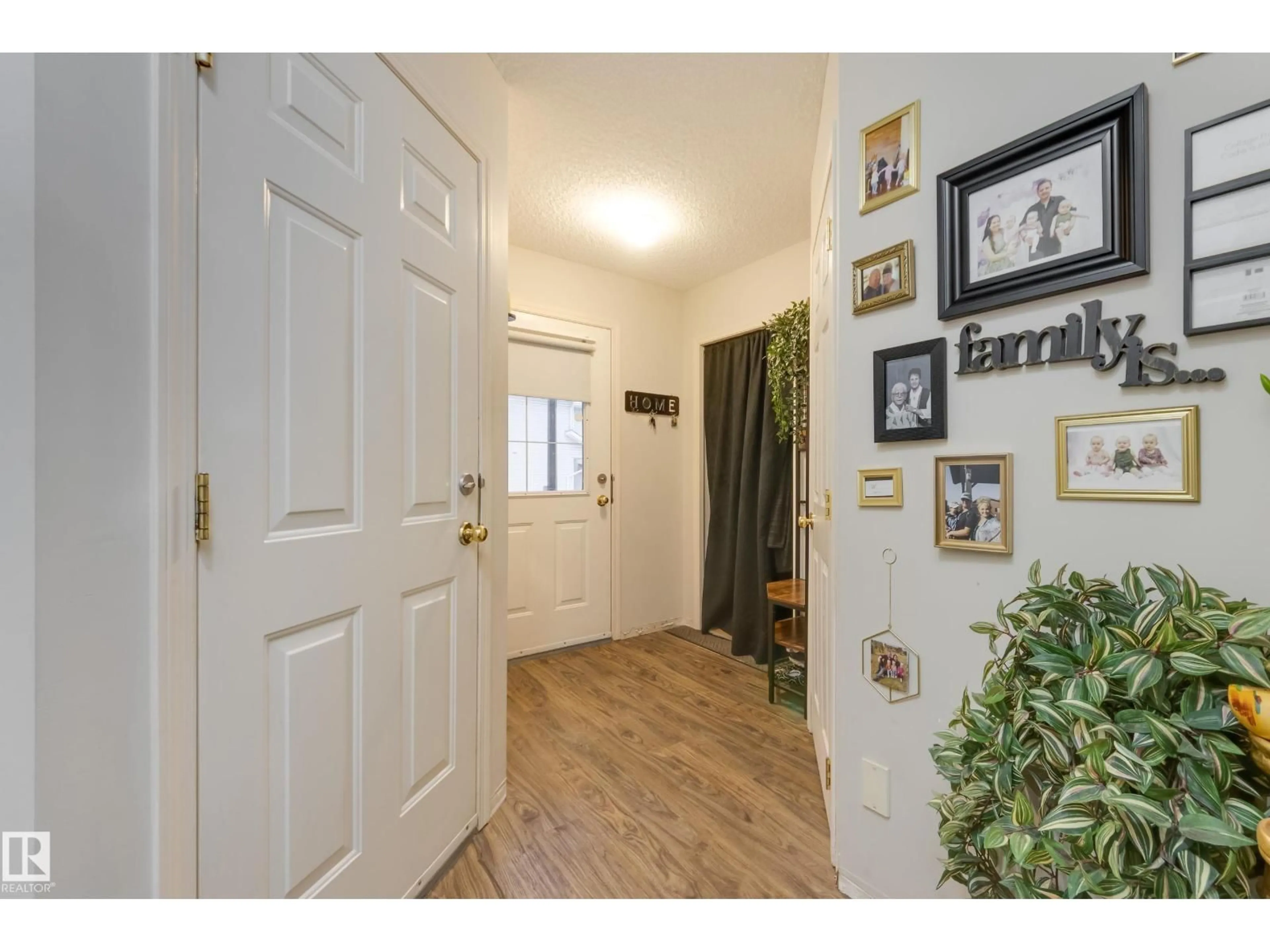 Indoor entryway for #7 - 4020 21 ST, Edmonton Alberta T6T1T8