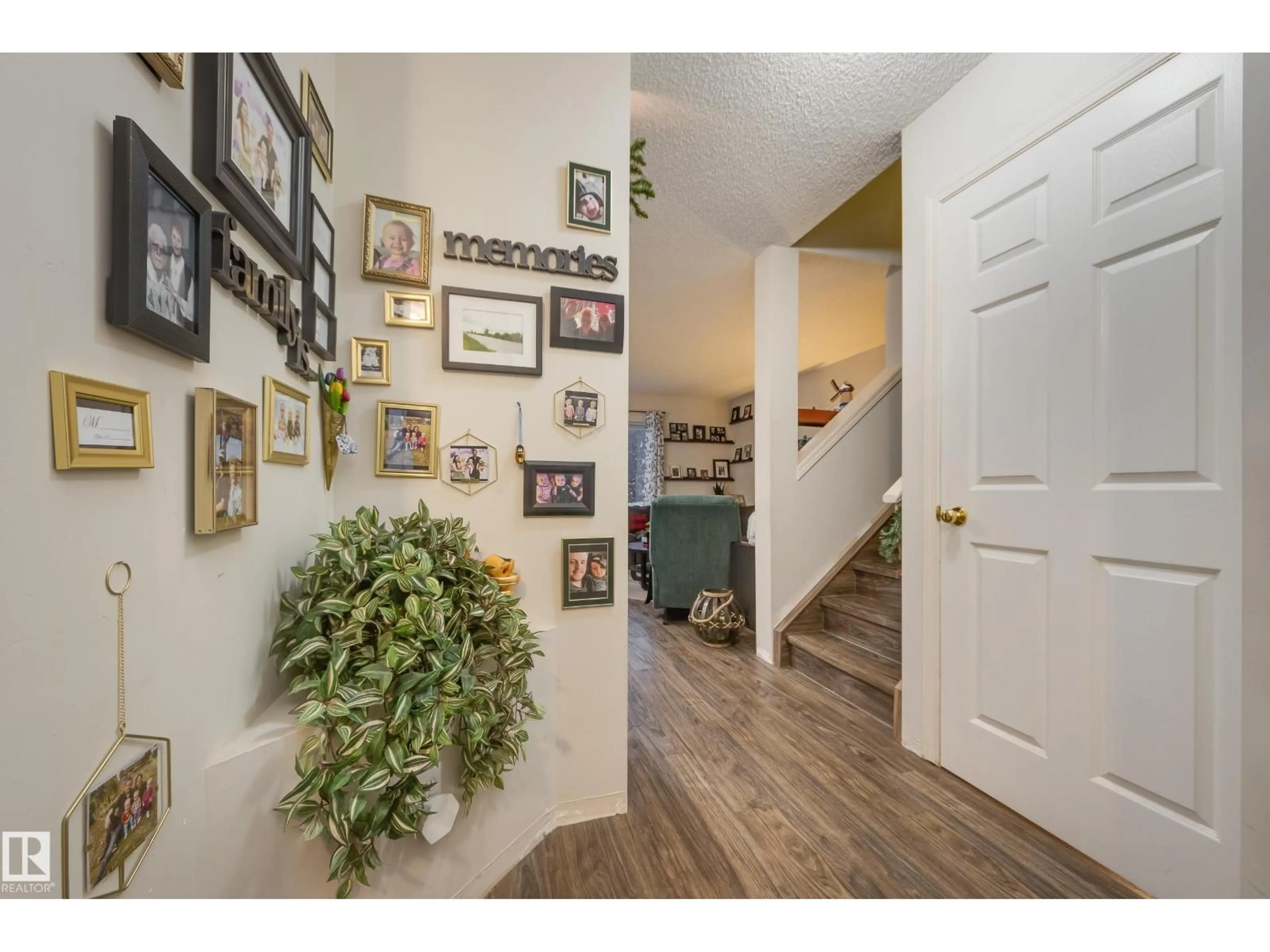 Indoor entryway for #7 - 4020 21 ST, Edmonton Alberta T6T1T8