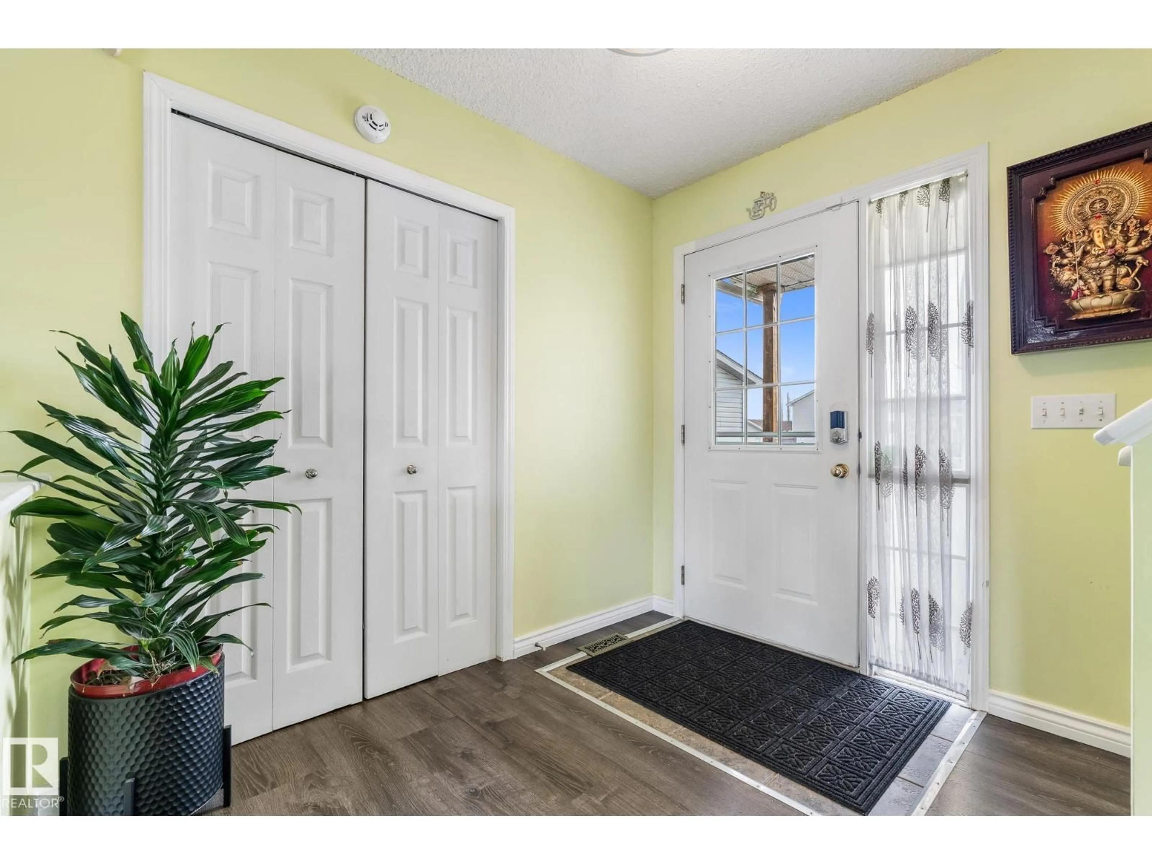Indoor entryway for 13148 151 AV, Edmonton Alberta T6V1K8