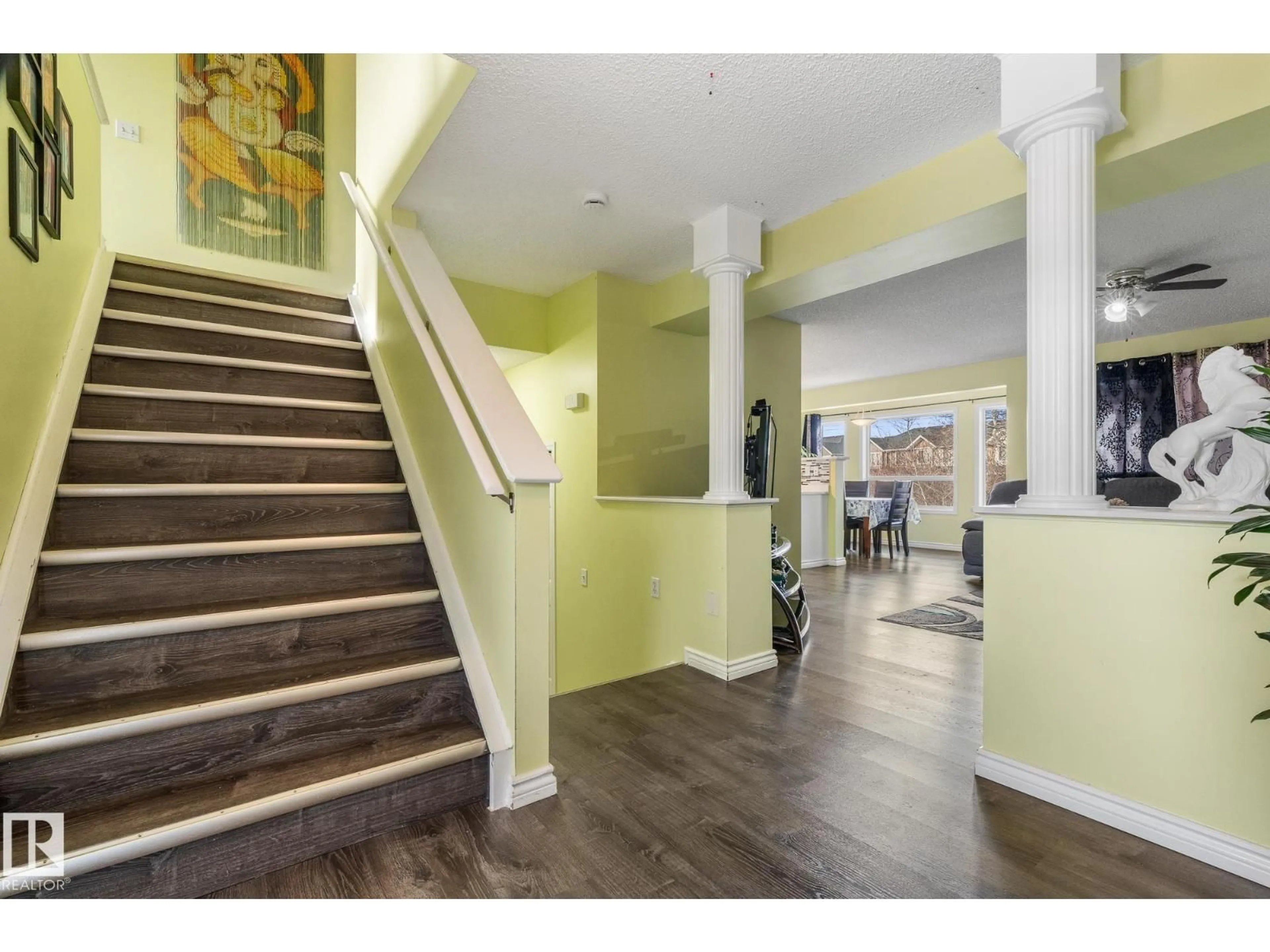 Indoor foyer for 13148 151 AV, Edmonton Alberta T6V1K8