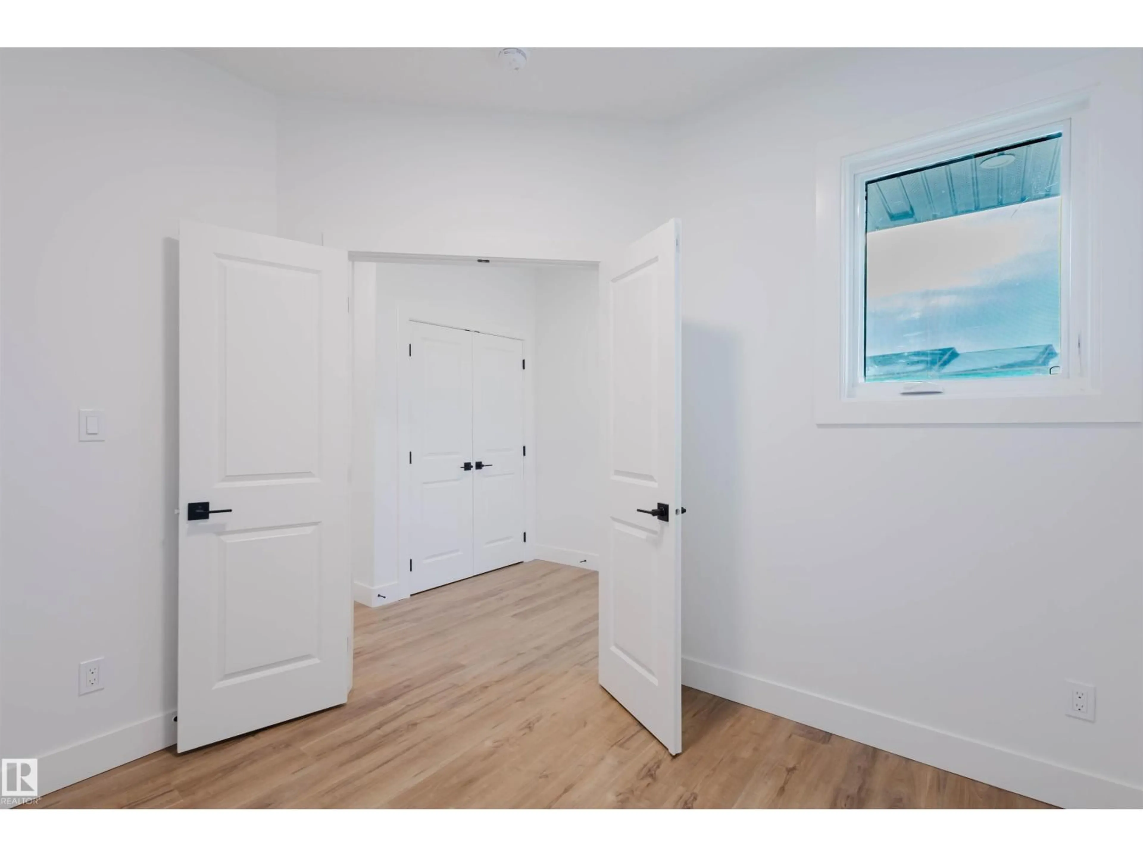 Indoor entryway for 335 BLUFF CV, Leduc Alberta T9E1S2