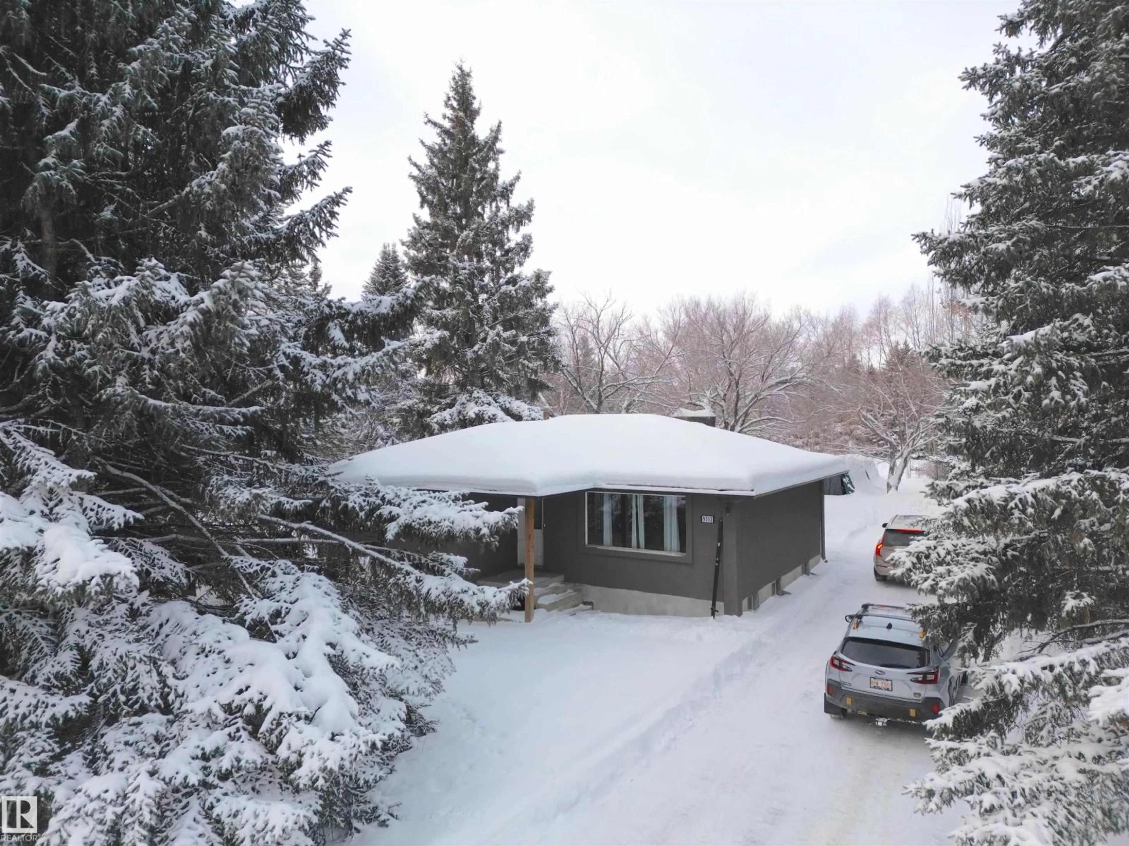 A pic from outside/outdoor area/front of a property/back of a property/a pic from drone, street for NW - 9712 209 ST, Edmonton Alberta T5T5X9