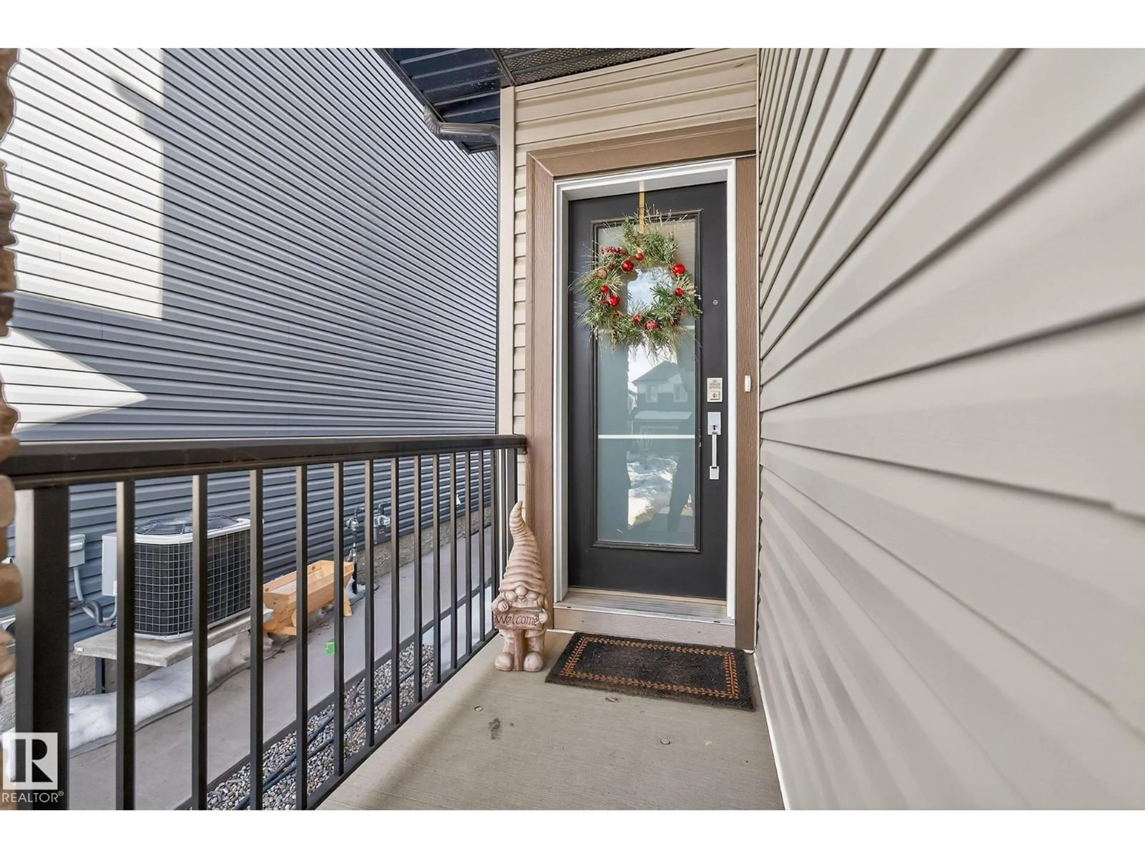 Indoor entryway for 74 ROYAL ST, St. Albert Alberta T8N7X4