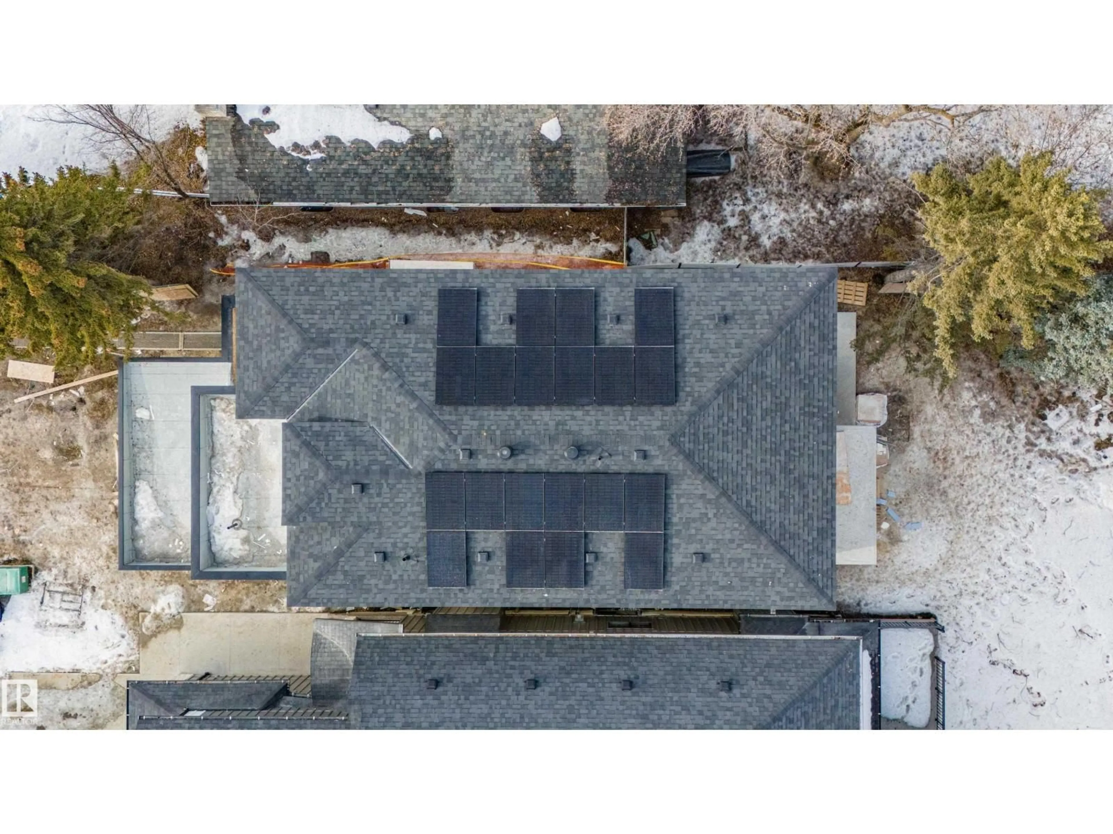 A pic from outside/outdoor area/front of a property/back of a property/a pic from drone, building for 12306 39 AV, Edmonton Alberta T6J0N2