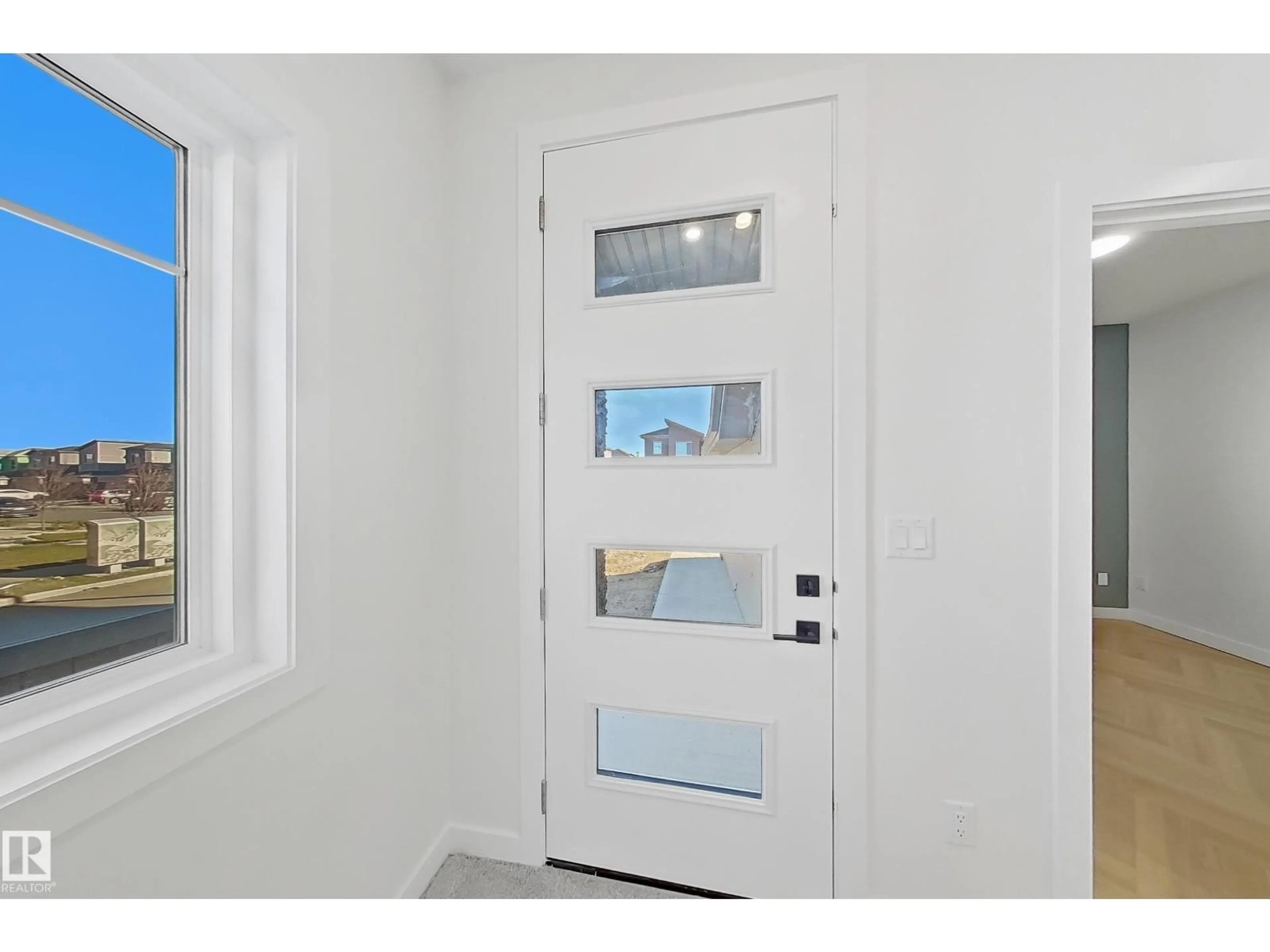 Indoor entryway for 1558 SISKIN LINK, Edmonton Alberta T5S0V1