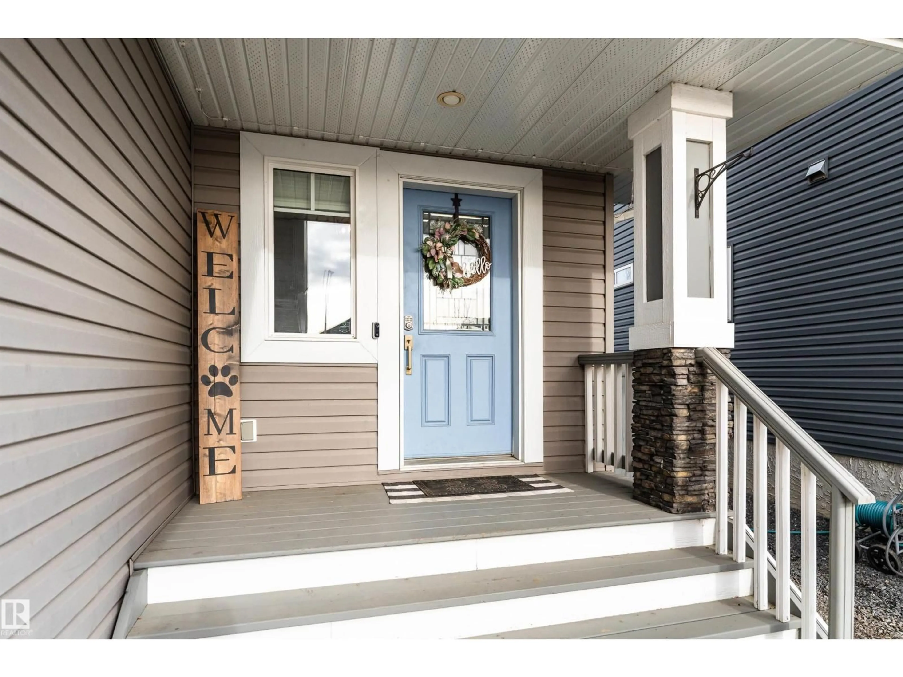Indoor entryway for 442 MEADOWVIEW DR, Fort Saskatchewan Alberta T8L0N9