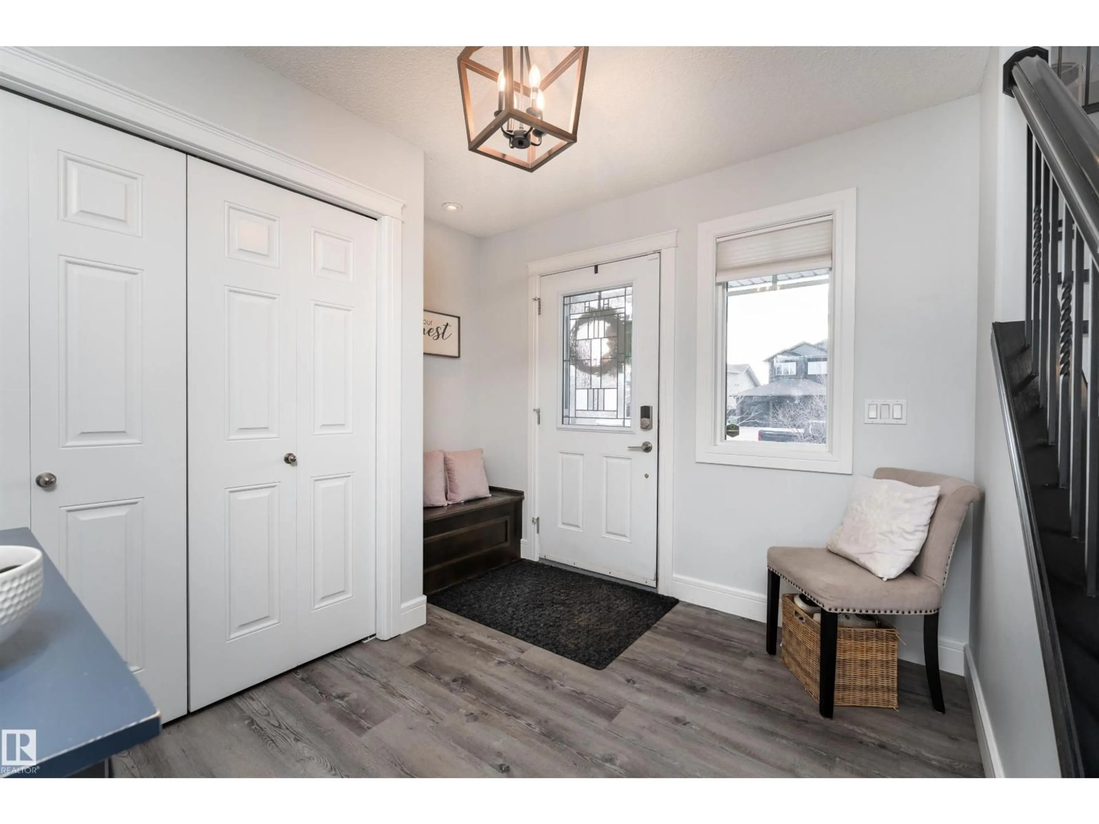 Indoor entryway for 442 MEADOWVIEW DR, Fort Saskatchewan Alberta T8L0N9