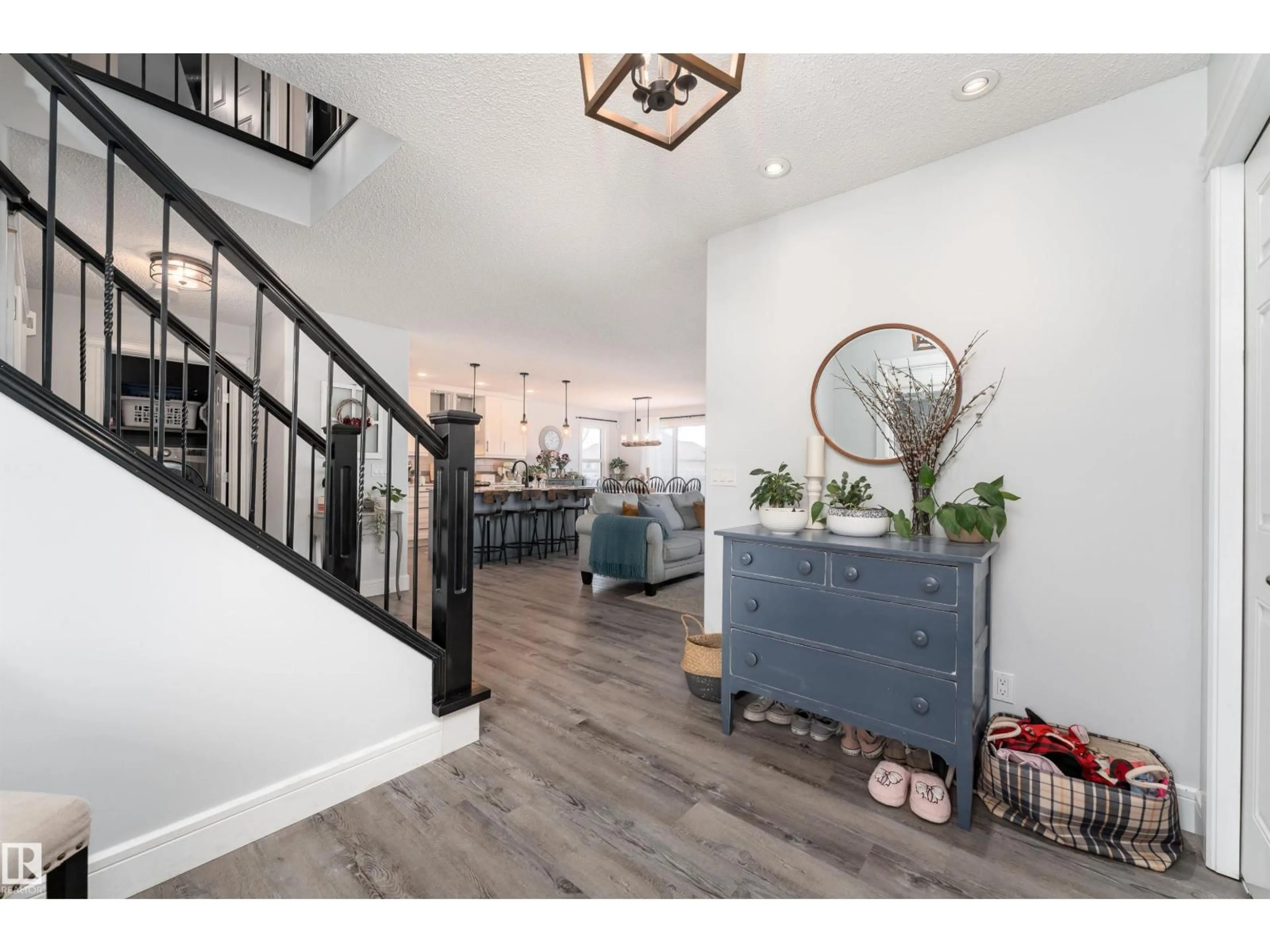 Indoor entryway for 442 MEADOWVIEW DR, Fort Saskatchewan Alberta T8L0N9