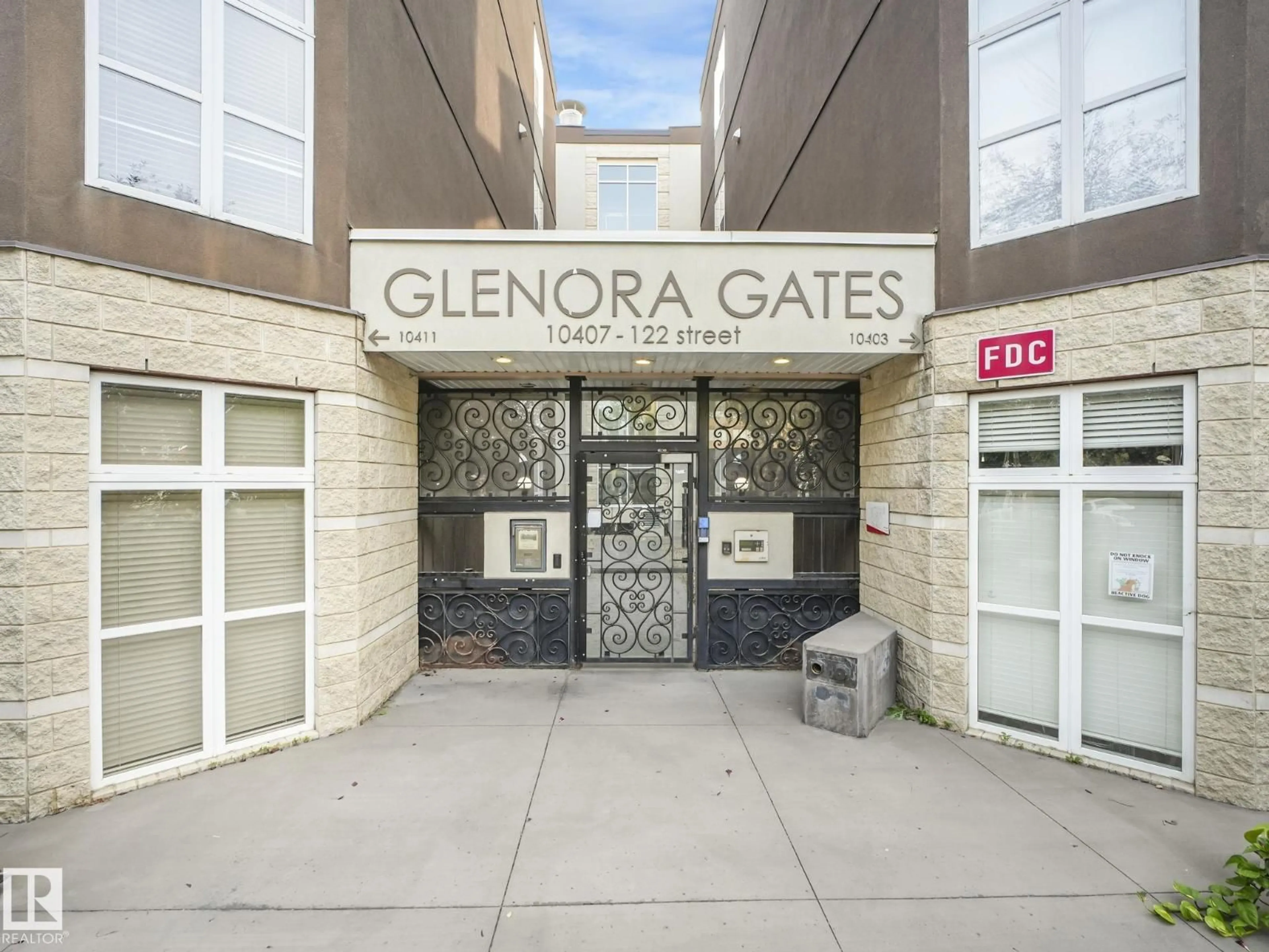 Indoor foyer for 200 - 10411 122 ST, Edmonton Alberta T5N4C2