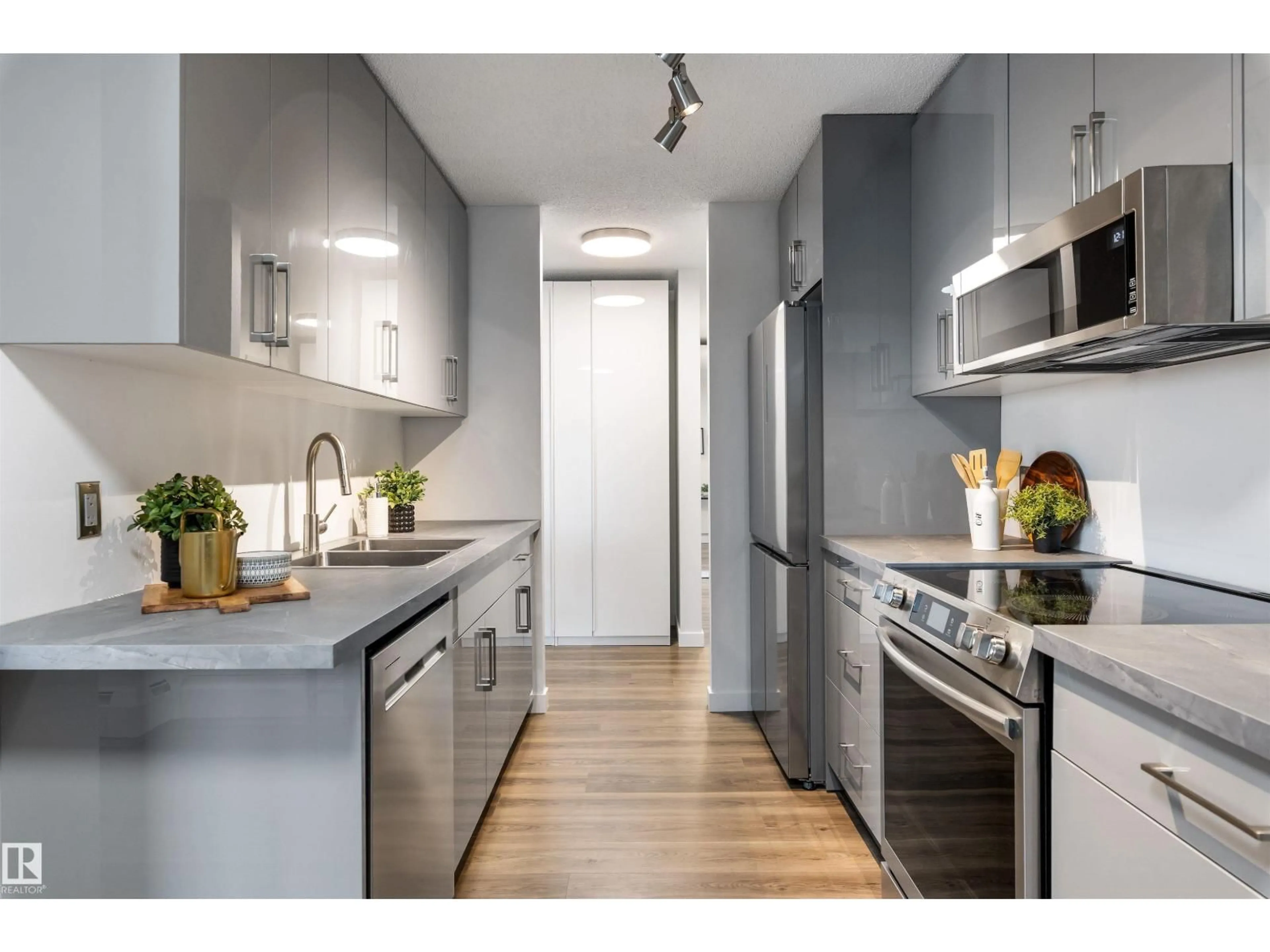 Unknown for #802 - 8220 JASPER AV, Edmonton Alberta T5H4B6