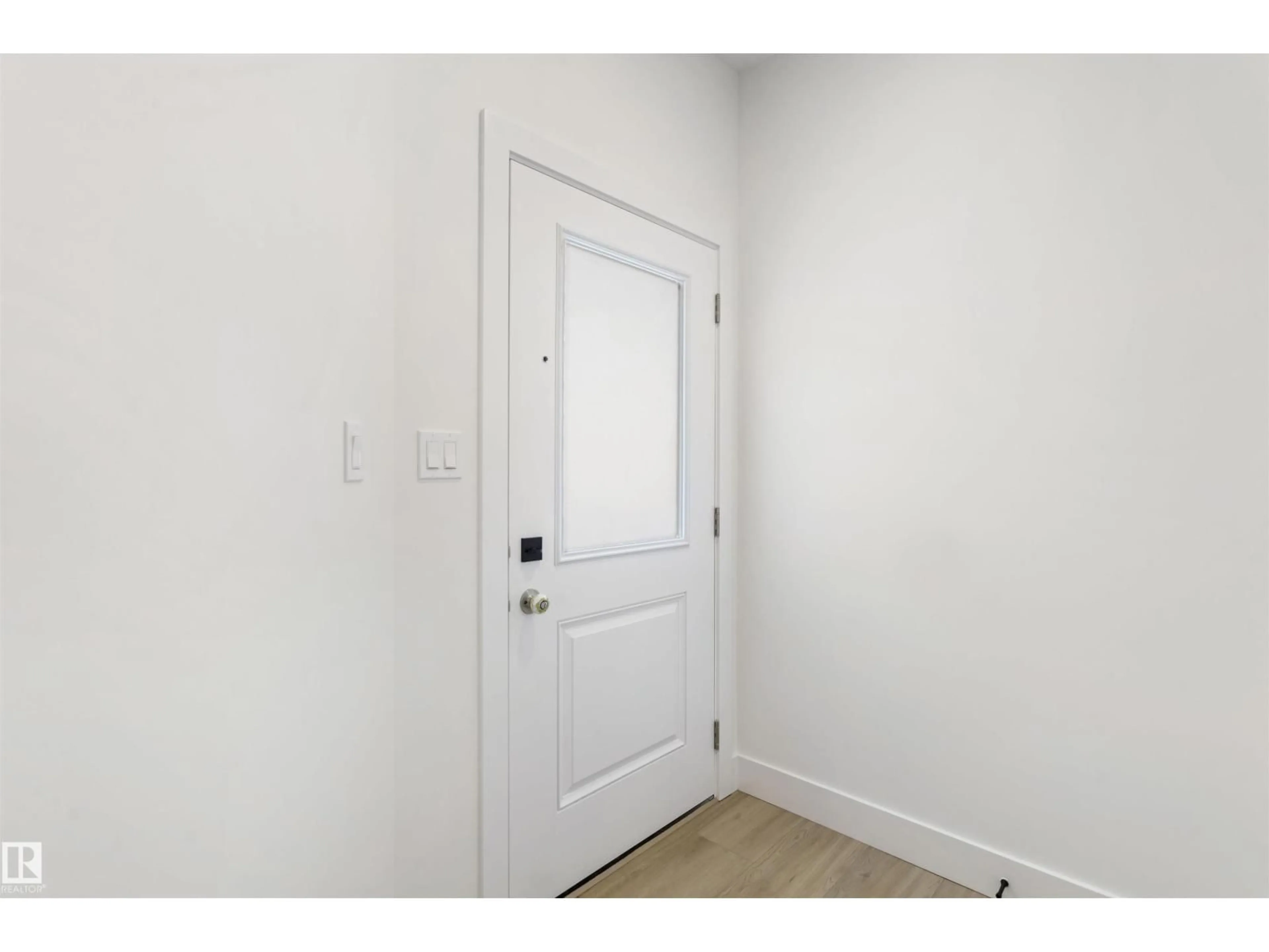 Indoor entryway for 60 MEADOWGROVE LD, Spruce Grove Alberta T7X0W2