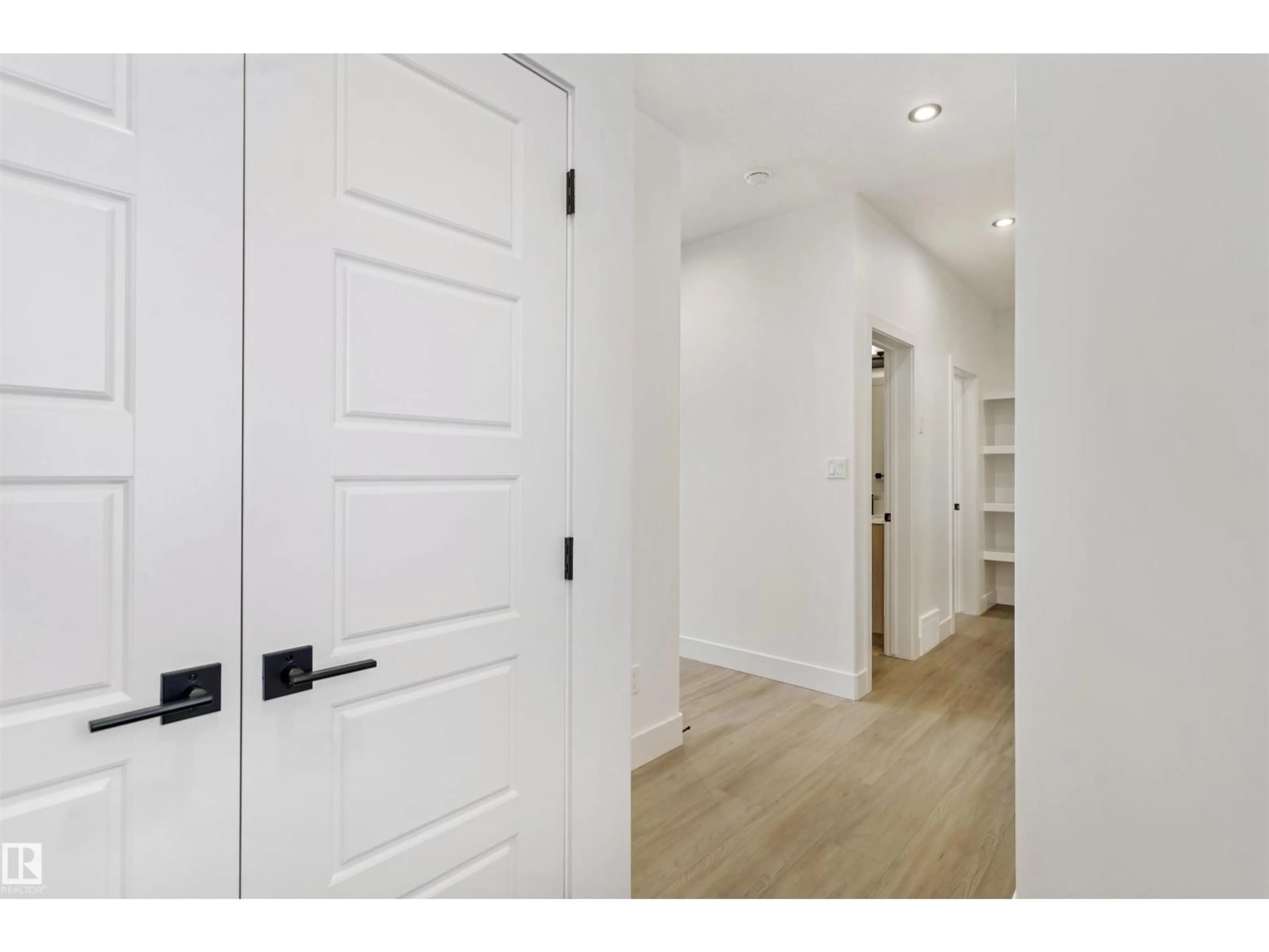 Indoor entryway for 60 MEADOWGROVE LD, Spruce Grove Alberta T7X0W2