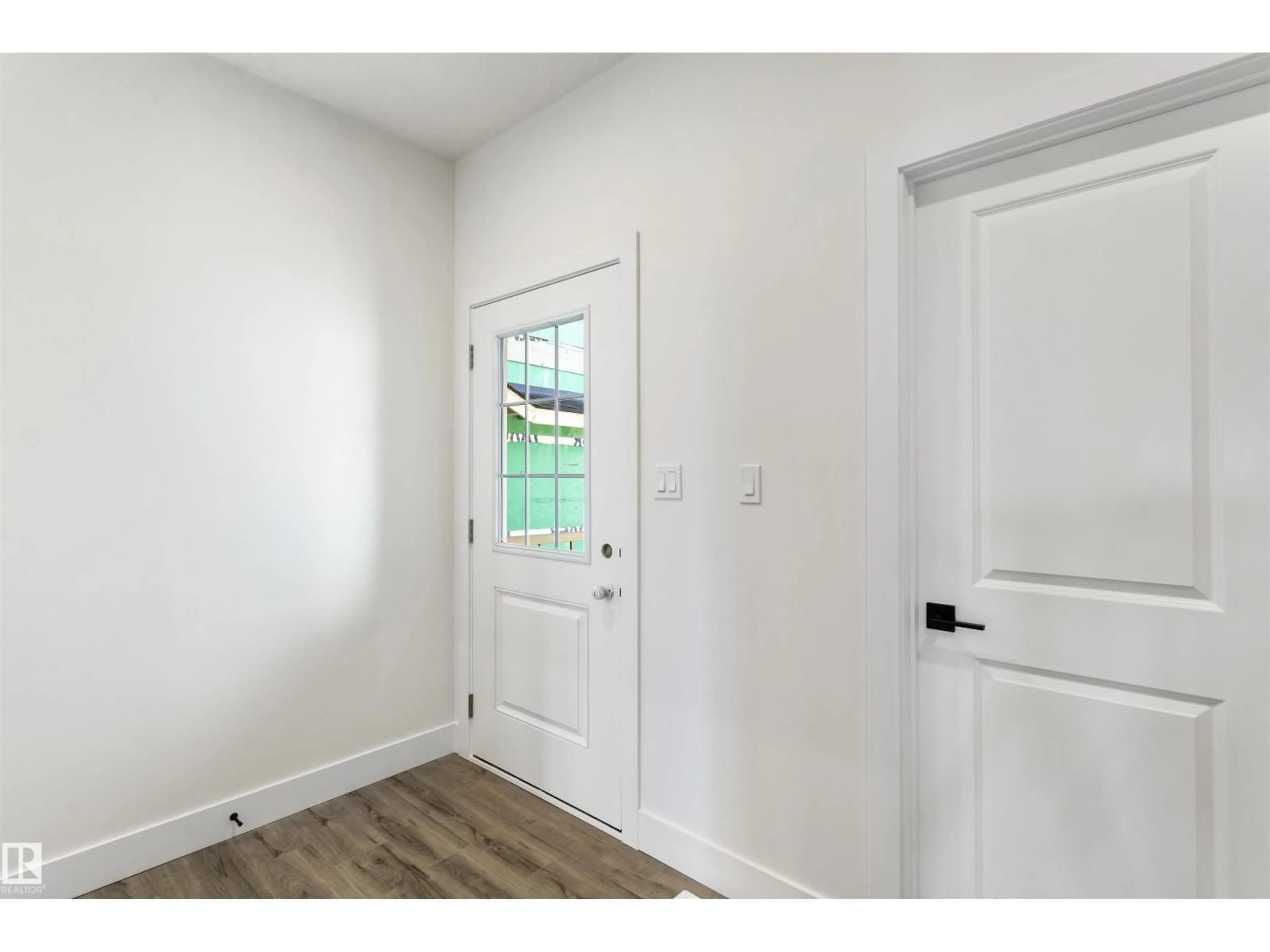 Indoor entryway for 58 MEADOWGROVE LD, Spruce Grove Alberta T7X0W2