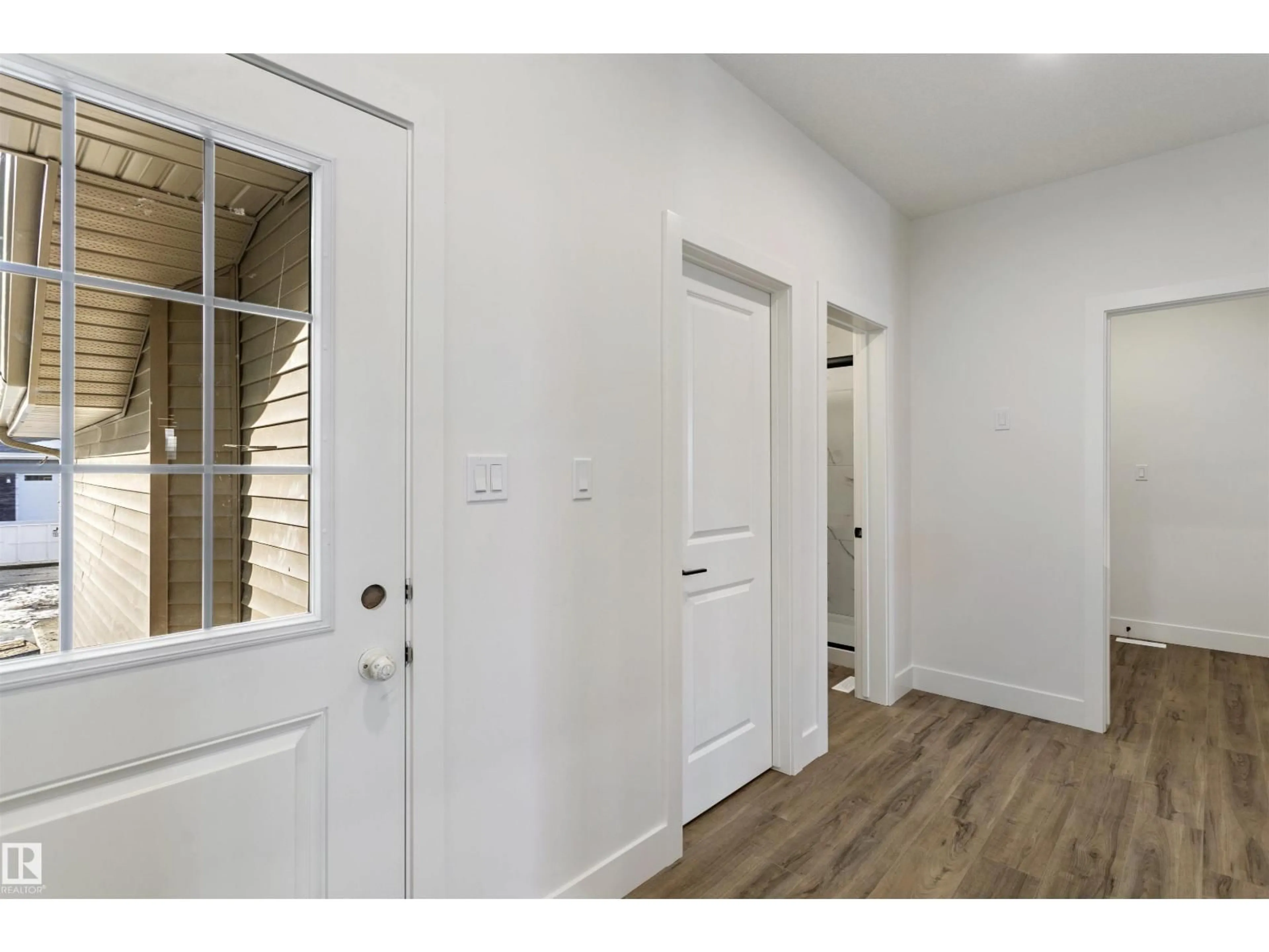 Indoor entryway for 58 MEADOWGROVE LD, Spruce Grove Alberta T7X0W2