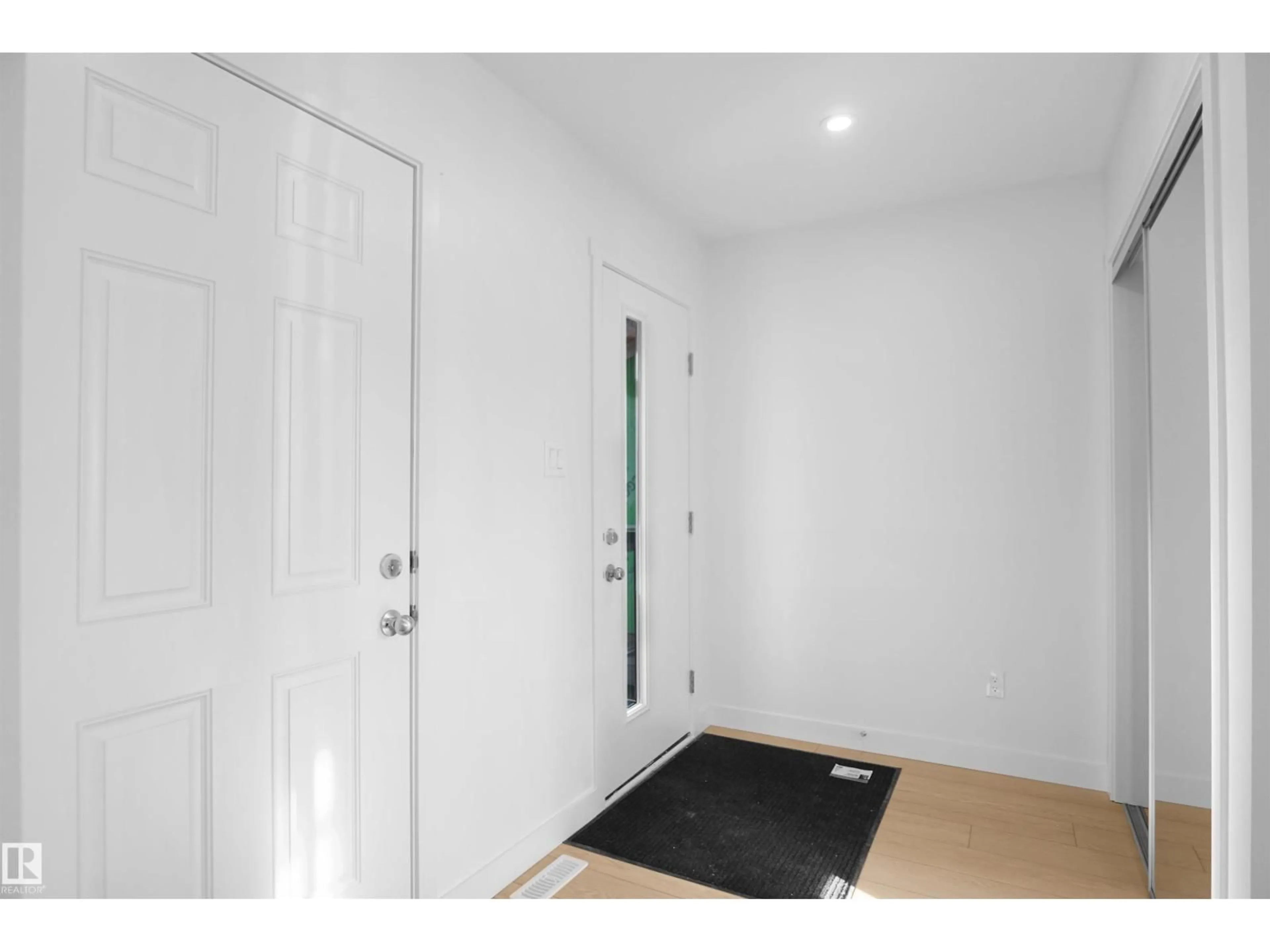 Indoor entryway for NE - 624 176 AV, Edmonton Alberta T5Y4G1
