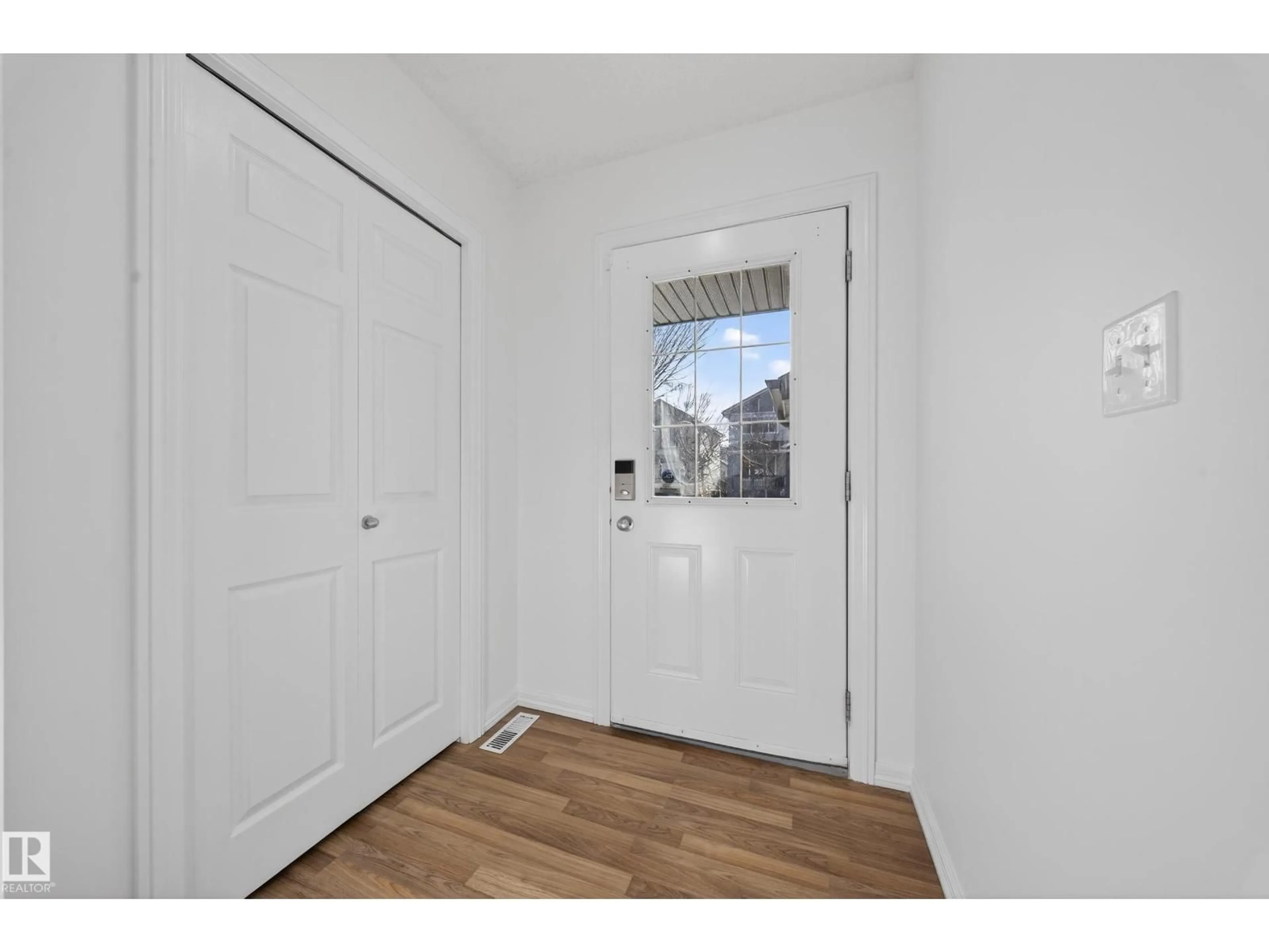 Indoor entryway for SW - 5212 1A AV, Edmonton Alberta T6X0X1