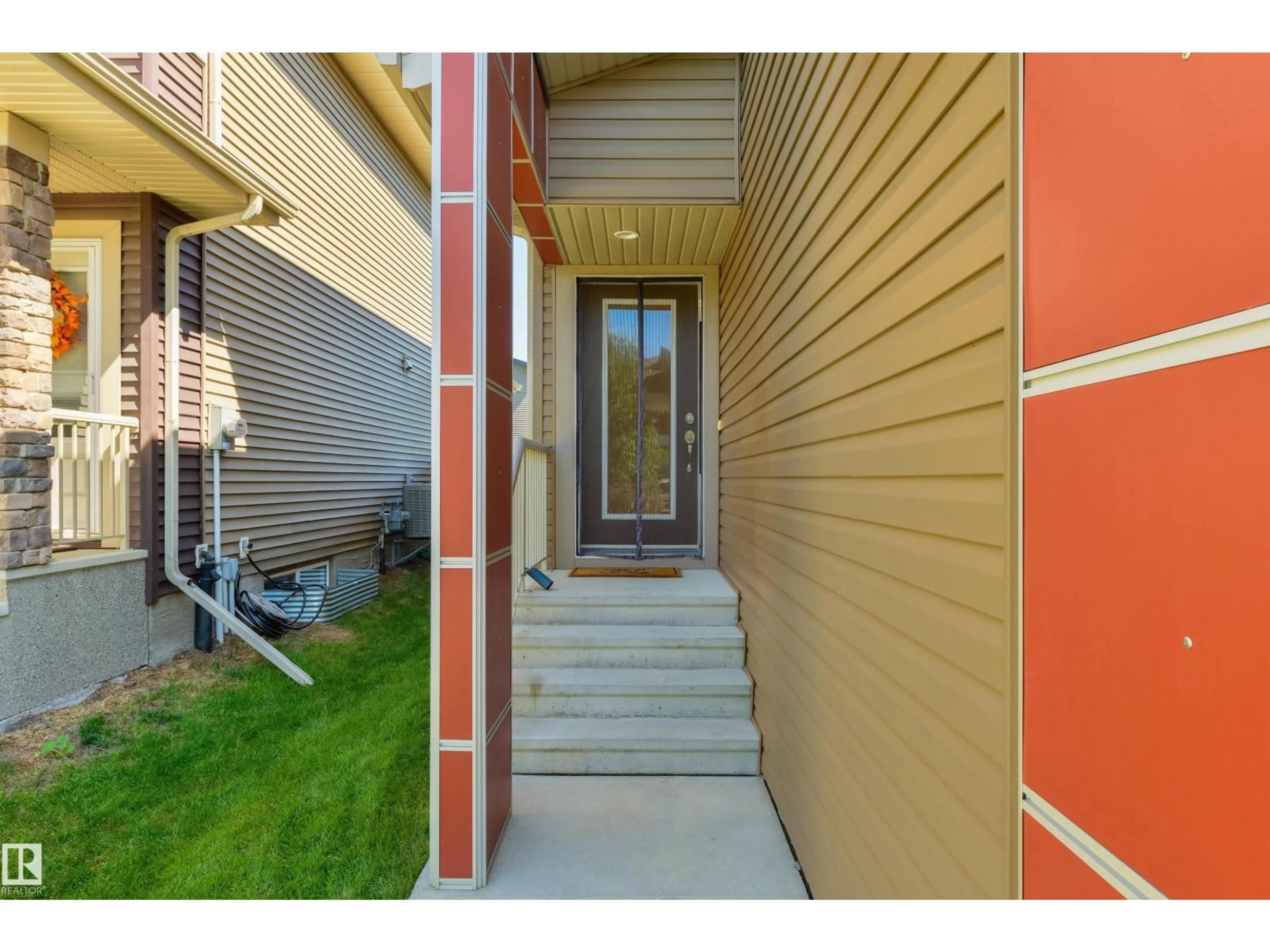 Indoor entryway for NW - 2328 WARE CR, Edmonton Alberta T6W2W5