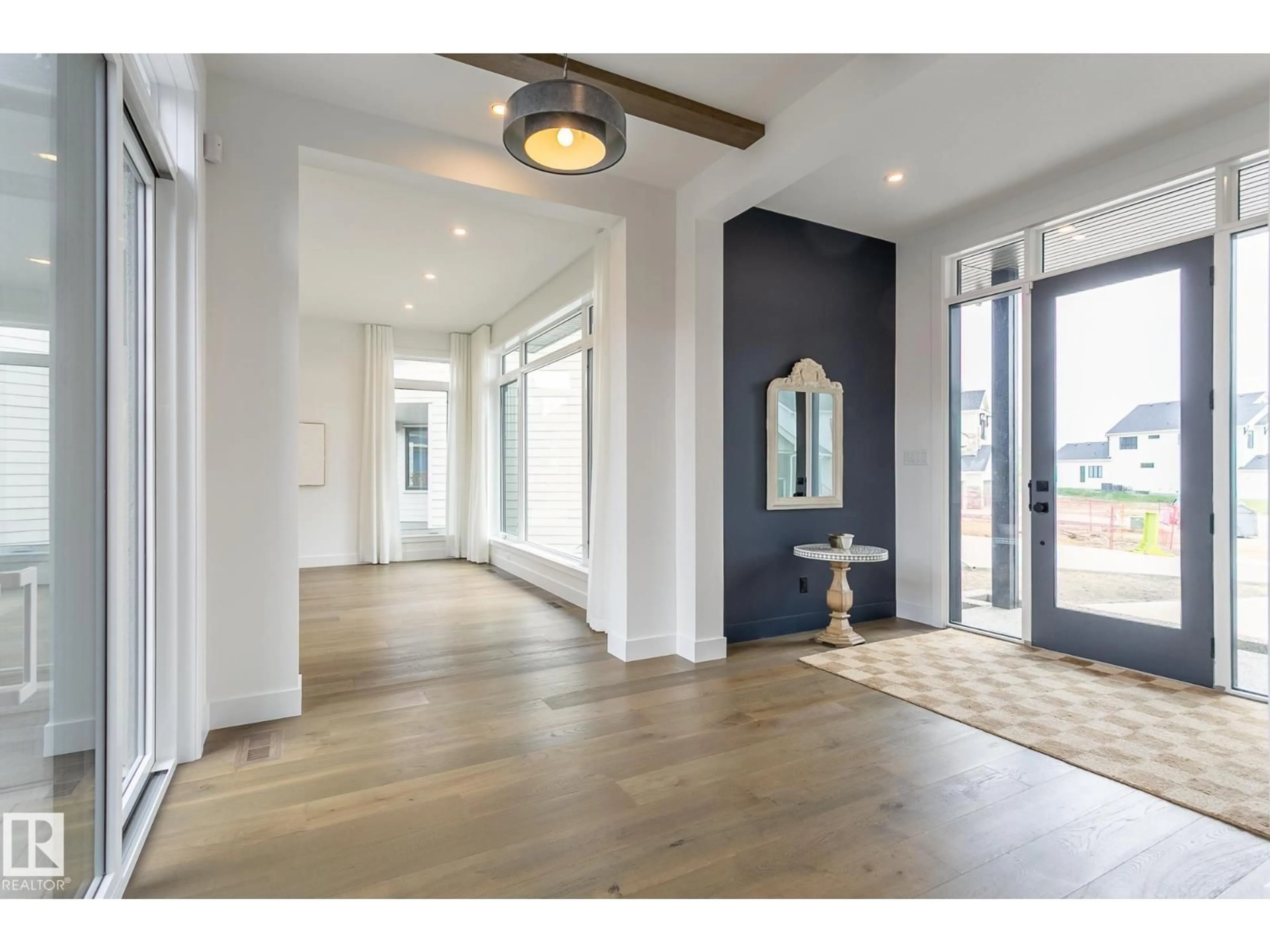 Indoor entryway for 152 HAYS RIDGE BV, Edmonton Alberta T6W4Y1