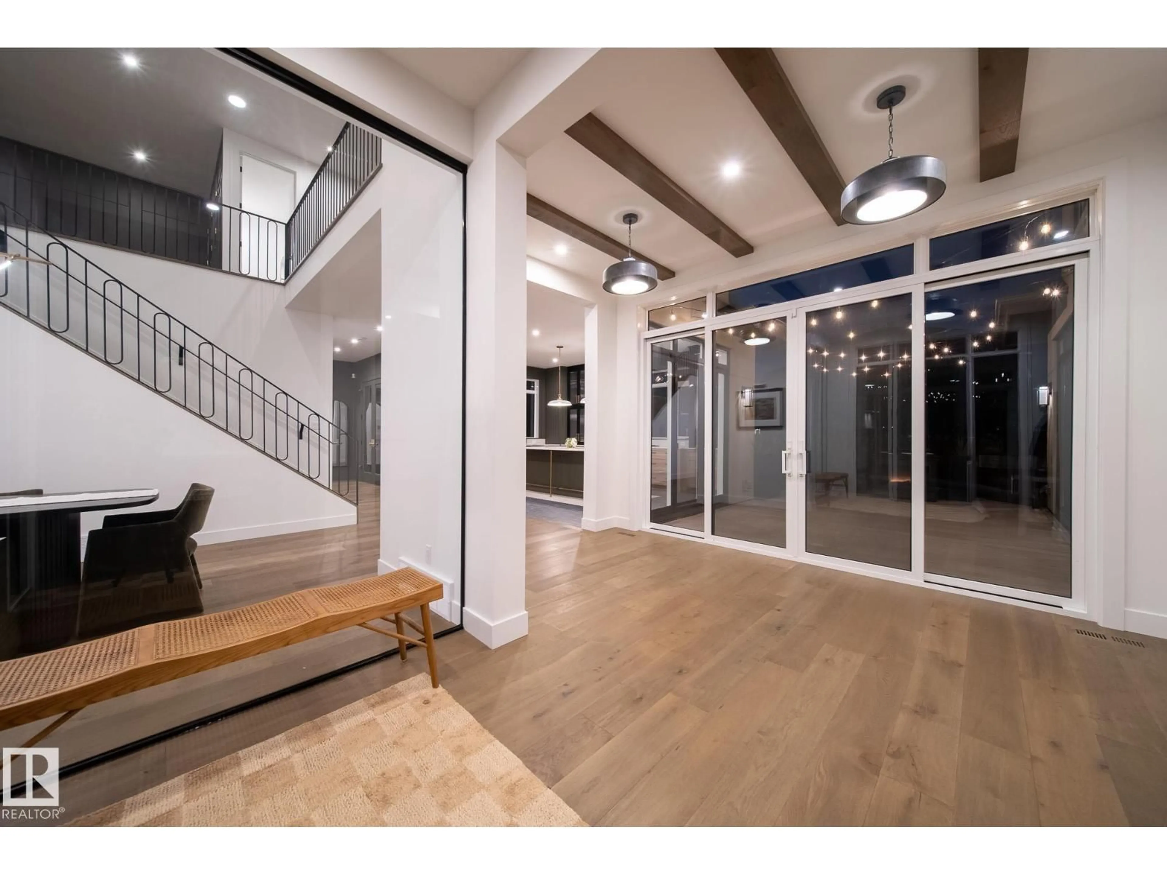 Indoor foyer for 152 HAYS RIDGE BV, Edmonton Alberta T6W4Y1