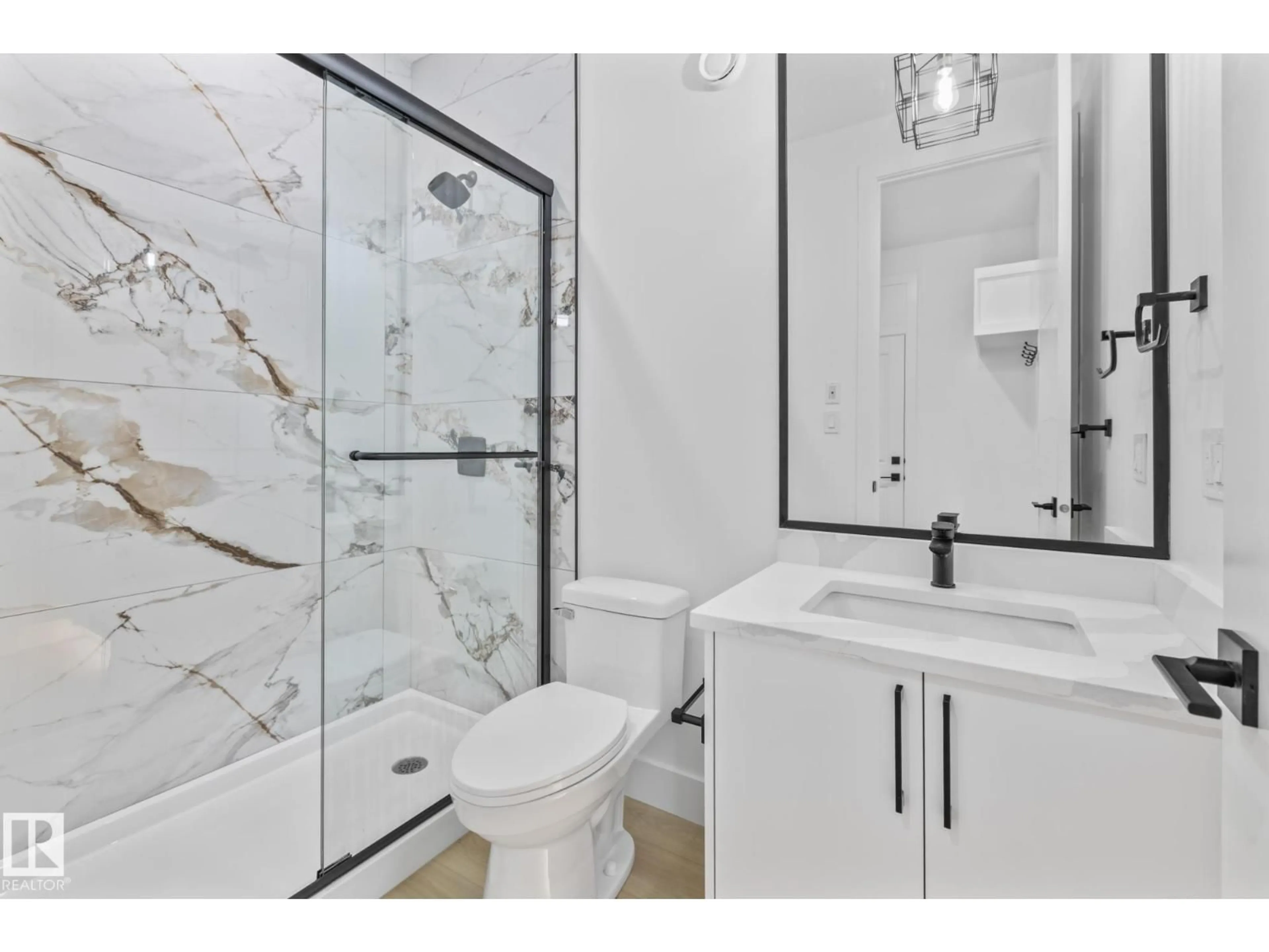 Contemporary bathroom, ceramic/tile floor for 26 BLACKBIRD BN, Fort Saskatchewan Alberta T8L0G6