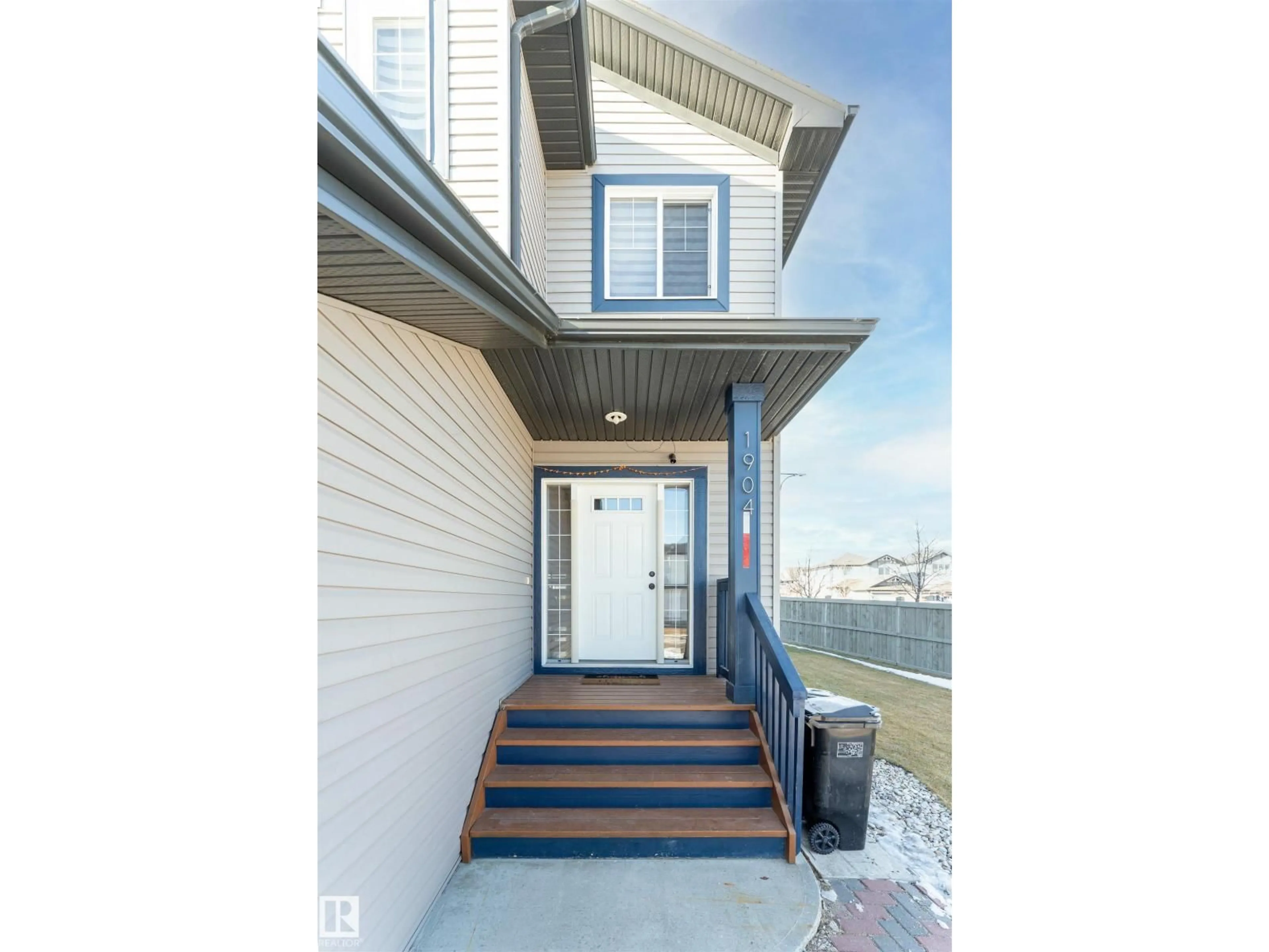 Home with vinyl exterior material, street for 1904 118 ST, Edmonton Alberta T6W2E5