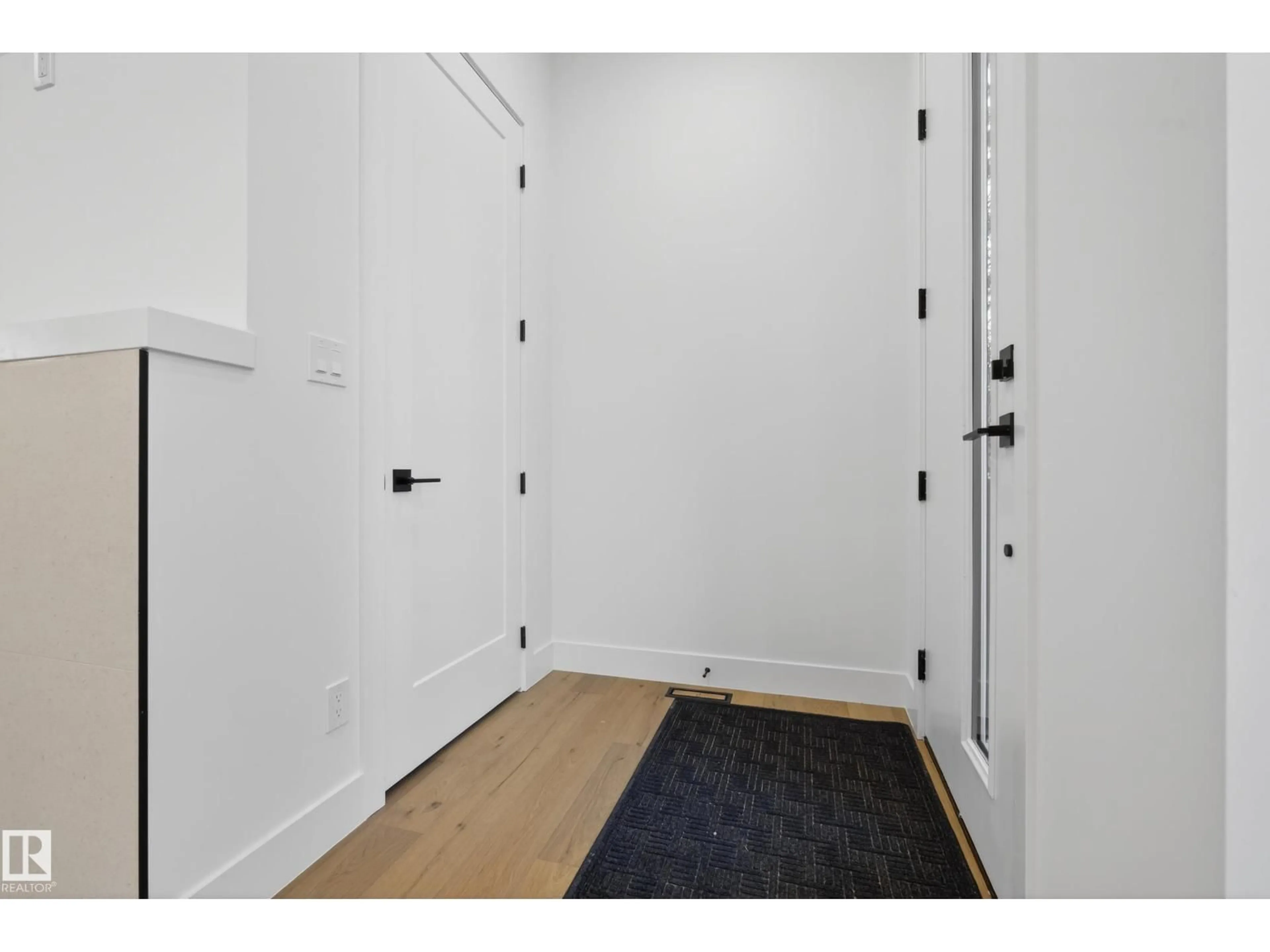 Indoor entryway for NW - 11613 79 AV, Edmonton Alberta T6G0P8