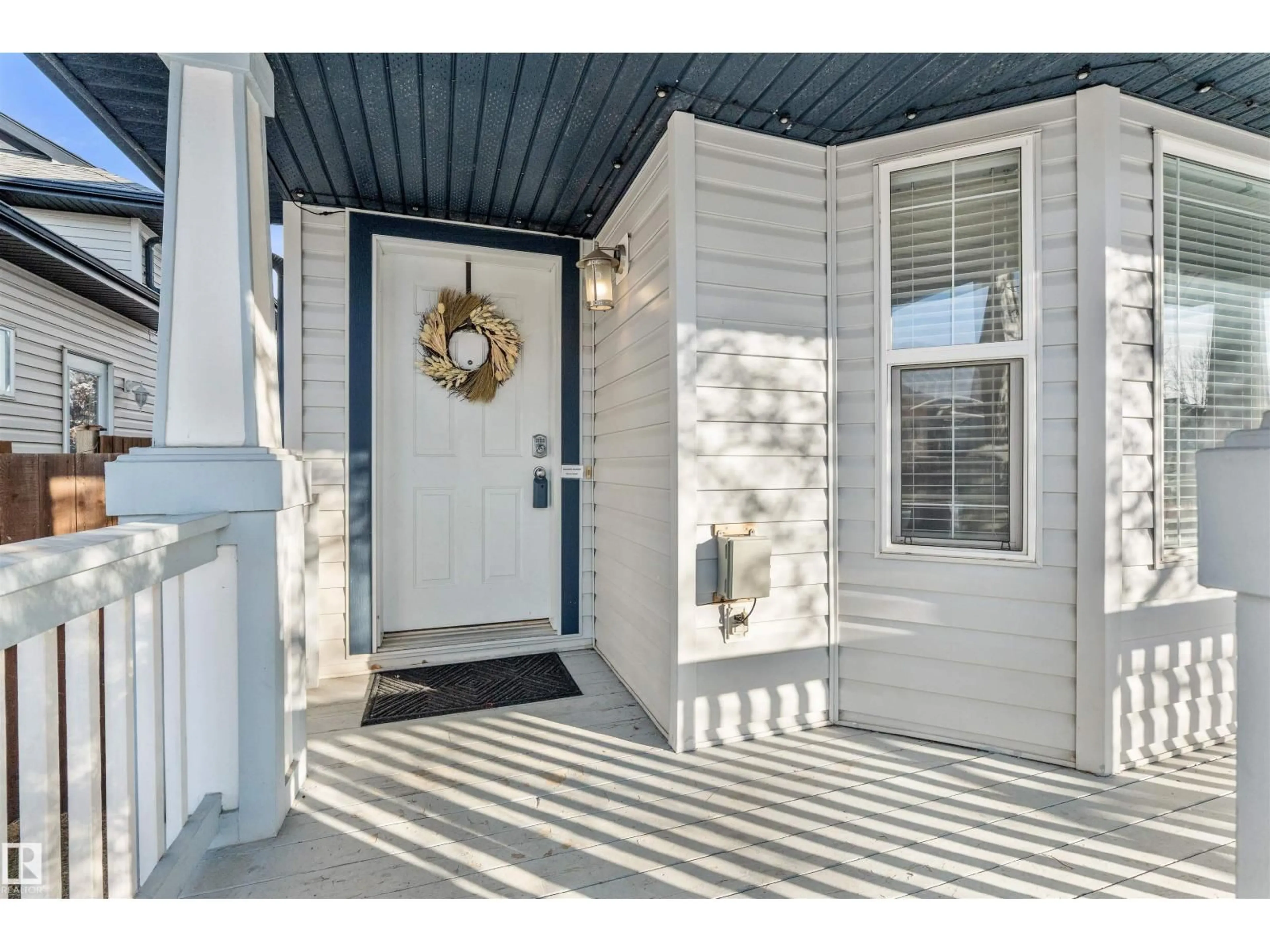 Indoor entryway for 21348 88 AV, Edmonton Alberta T5T6V1