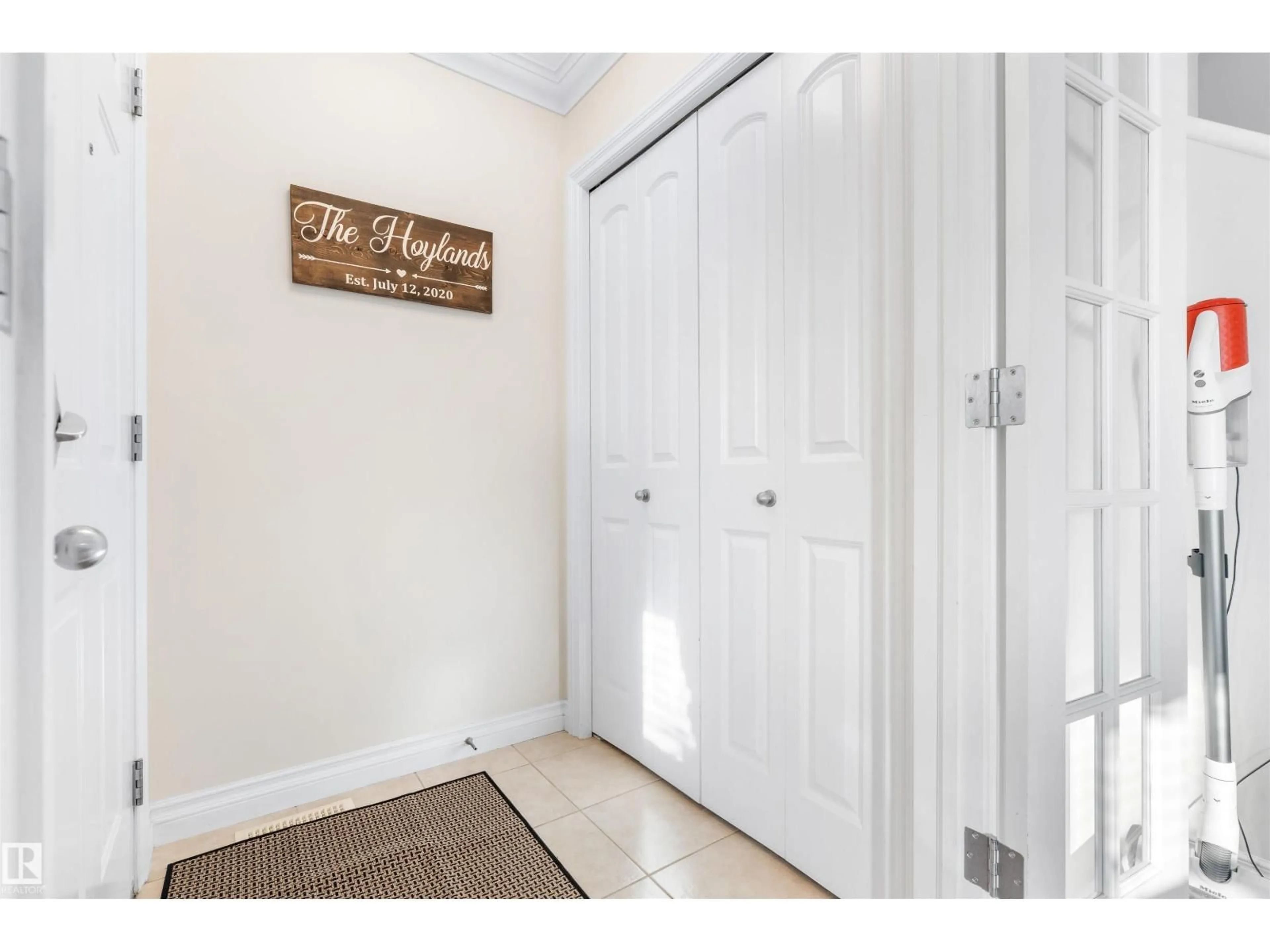 Indoor entryway for 21348 88 AV, Edmonton Alberta T5T6V1