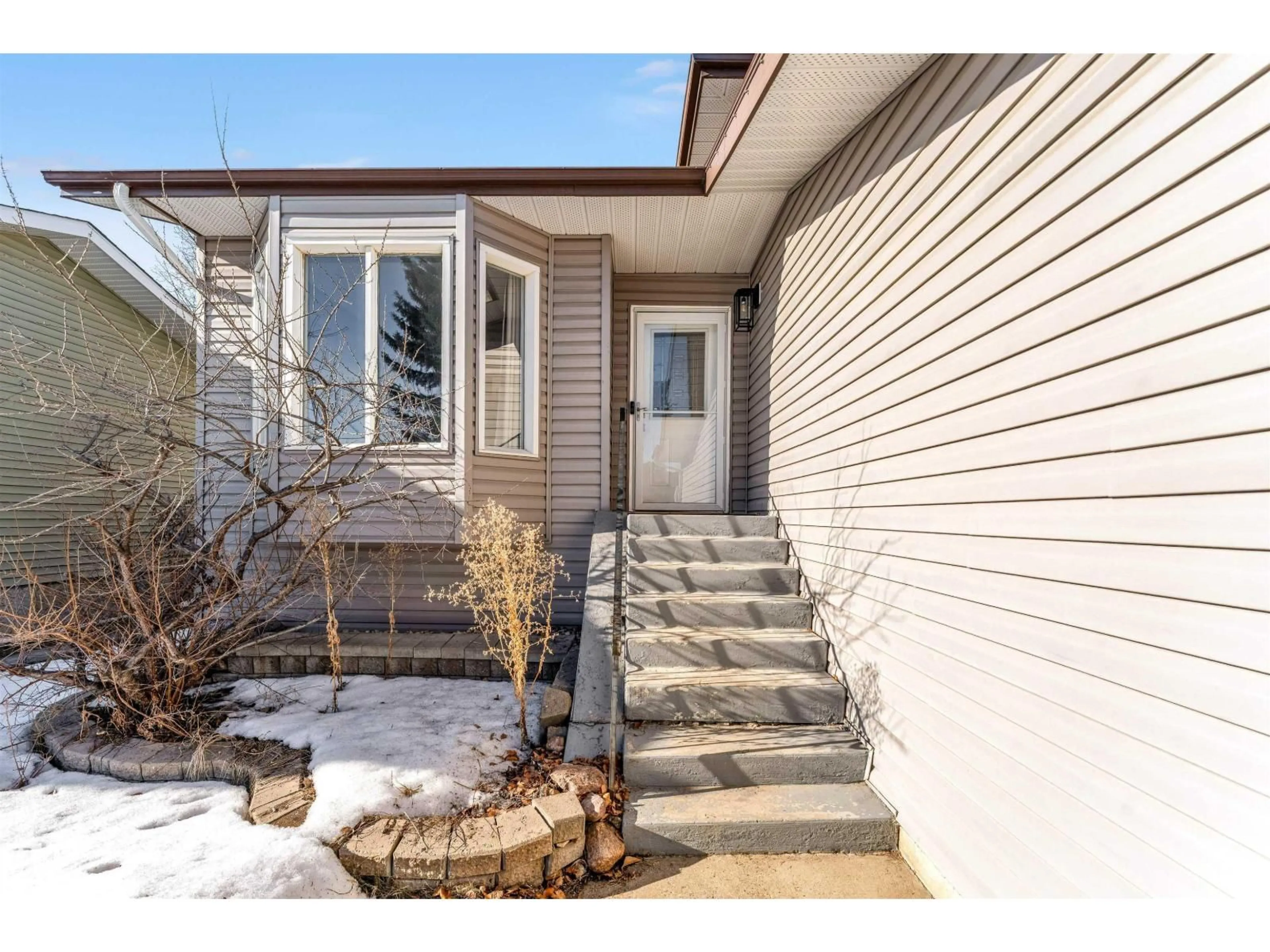Indoor entryway for 3824 48 ST, Edmonton Alberta T6L5B7