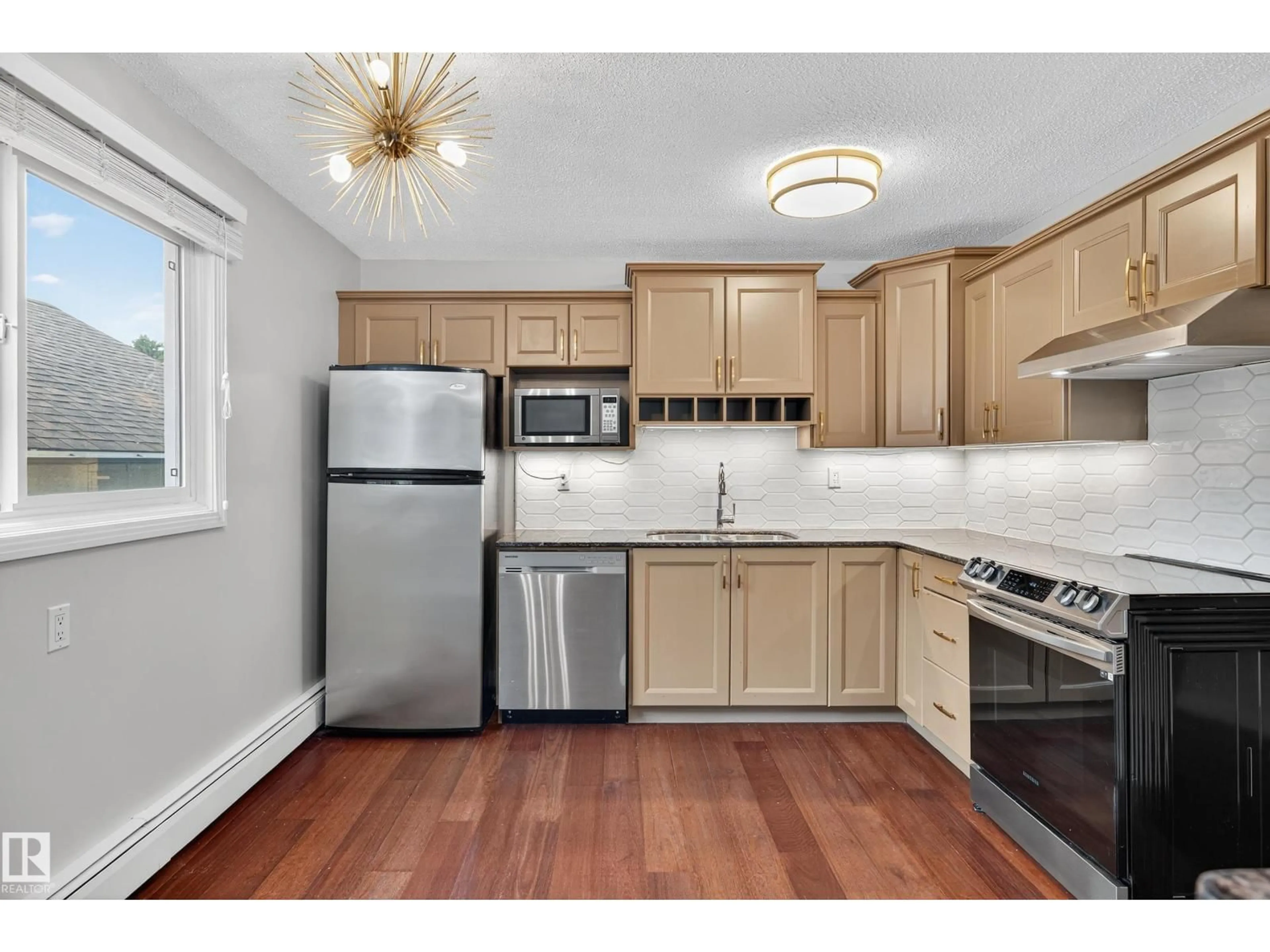 Unknown for 202 - 10746 80 AV, Edmonton Alberta T6E1V8