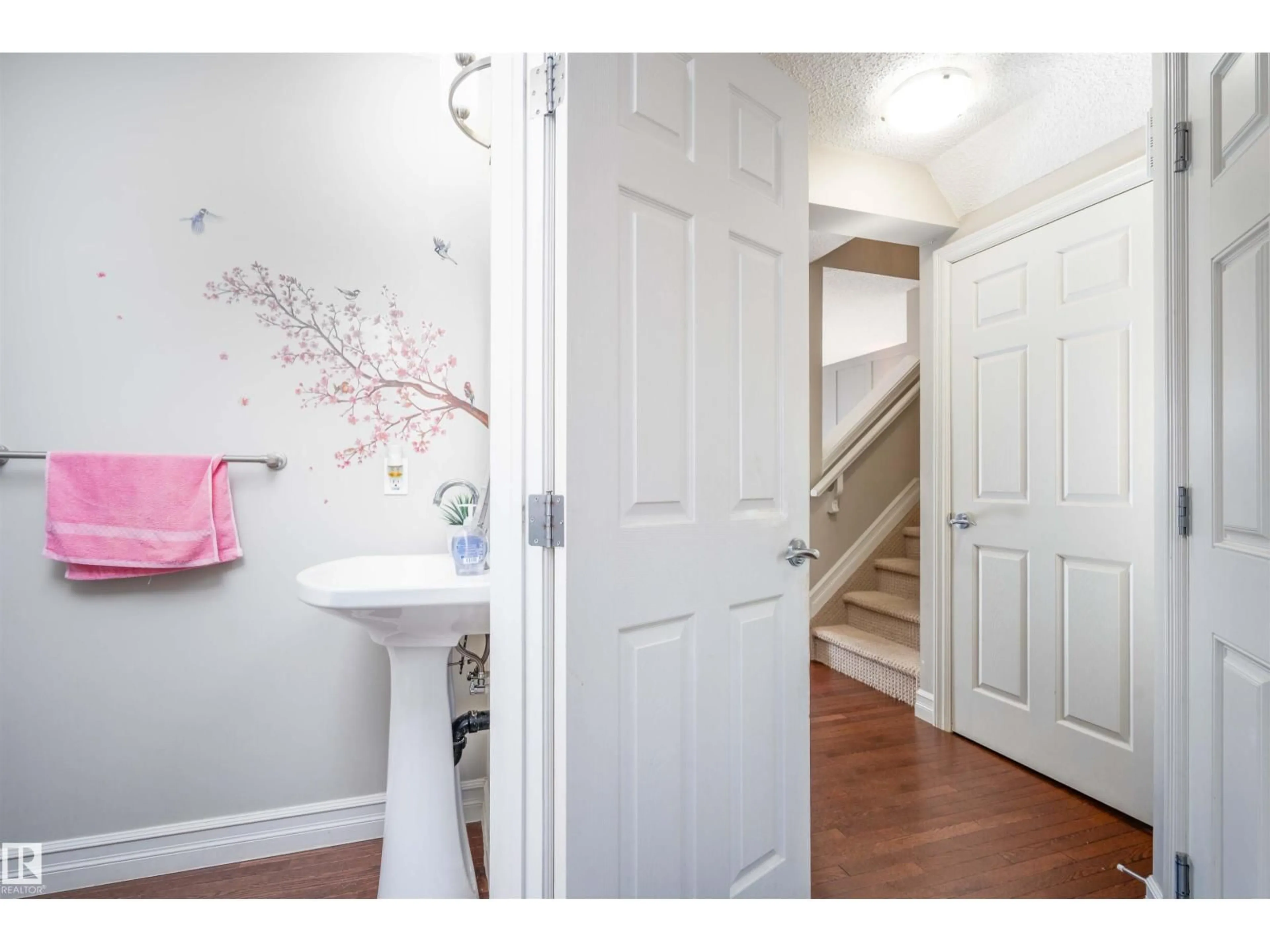 Indoor entryway for #13 - 5317 3 AVENUE SW, Edmonton Alberta T6X0W7