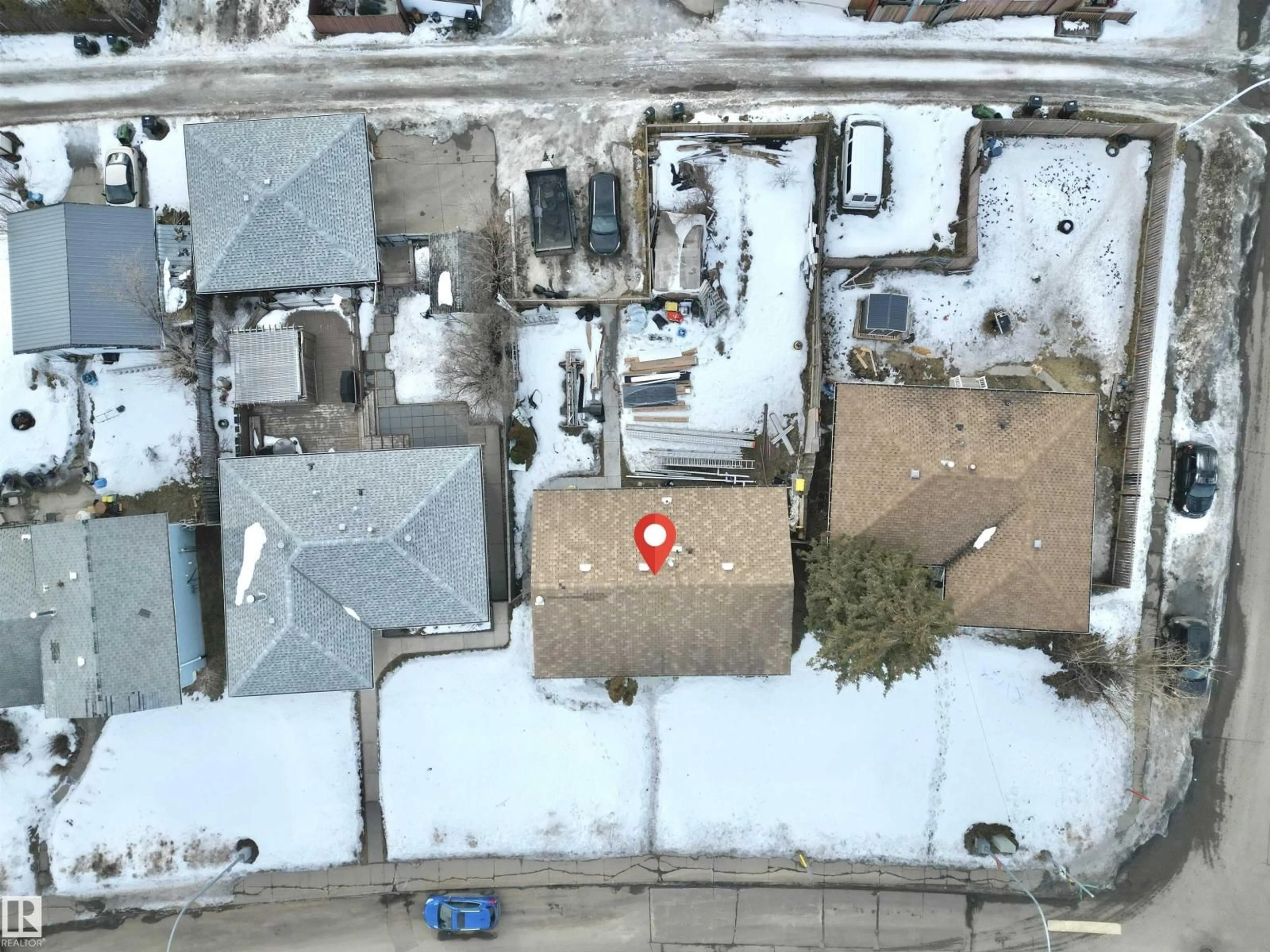 A pic from outside/outdoor area/front of a property/back of a property/a pic from drone, street for NW - 936 KNOTTWOOD RD S, Edmonton Alberta T6K3C2
