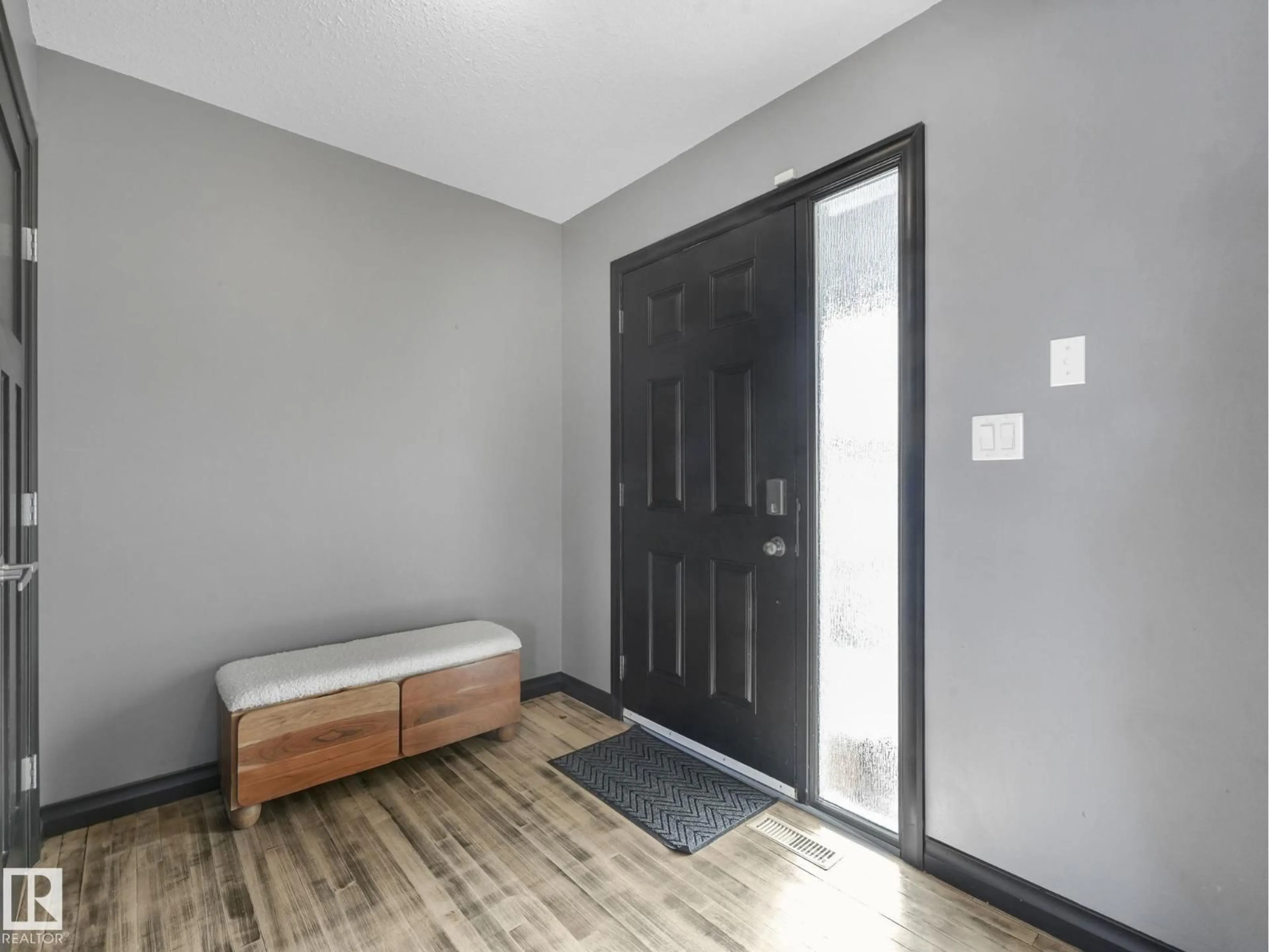 Indoor entryway for 60 BECKER CR, Fort Saskatchewan Alberta T8L0C1