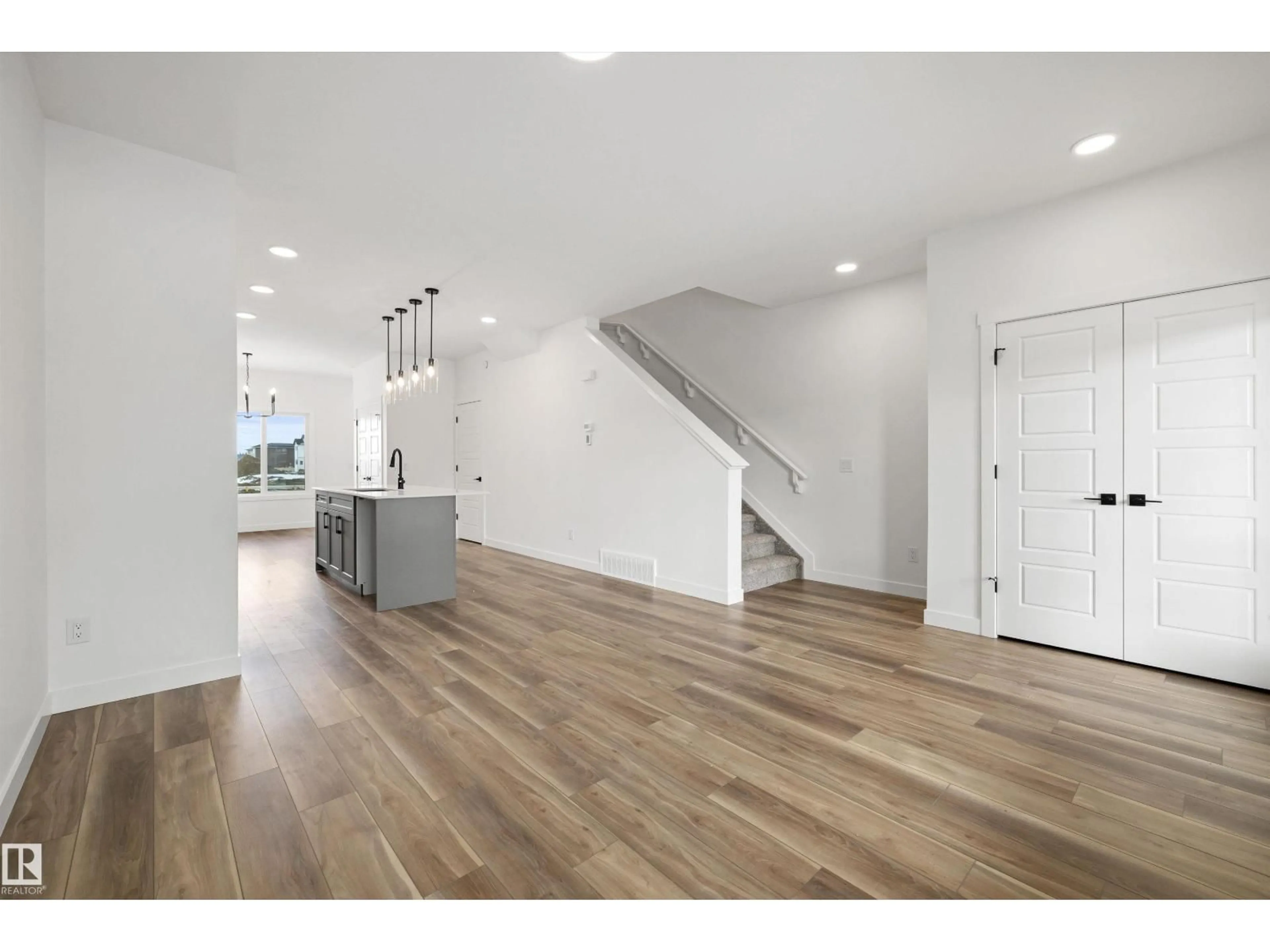 Unknown for NE - 634 176 AV, Edmonton Alberta T5Y4K3