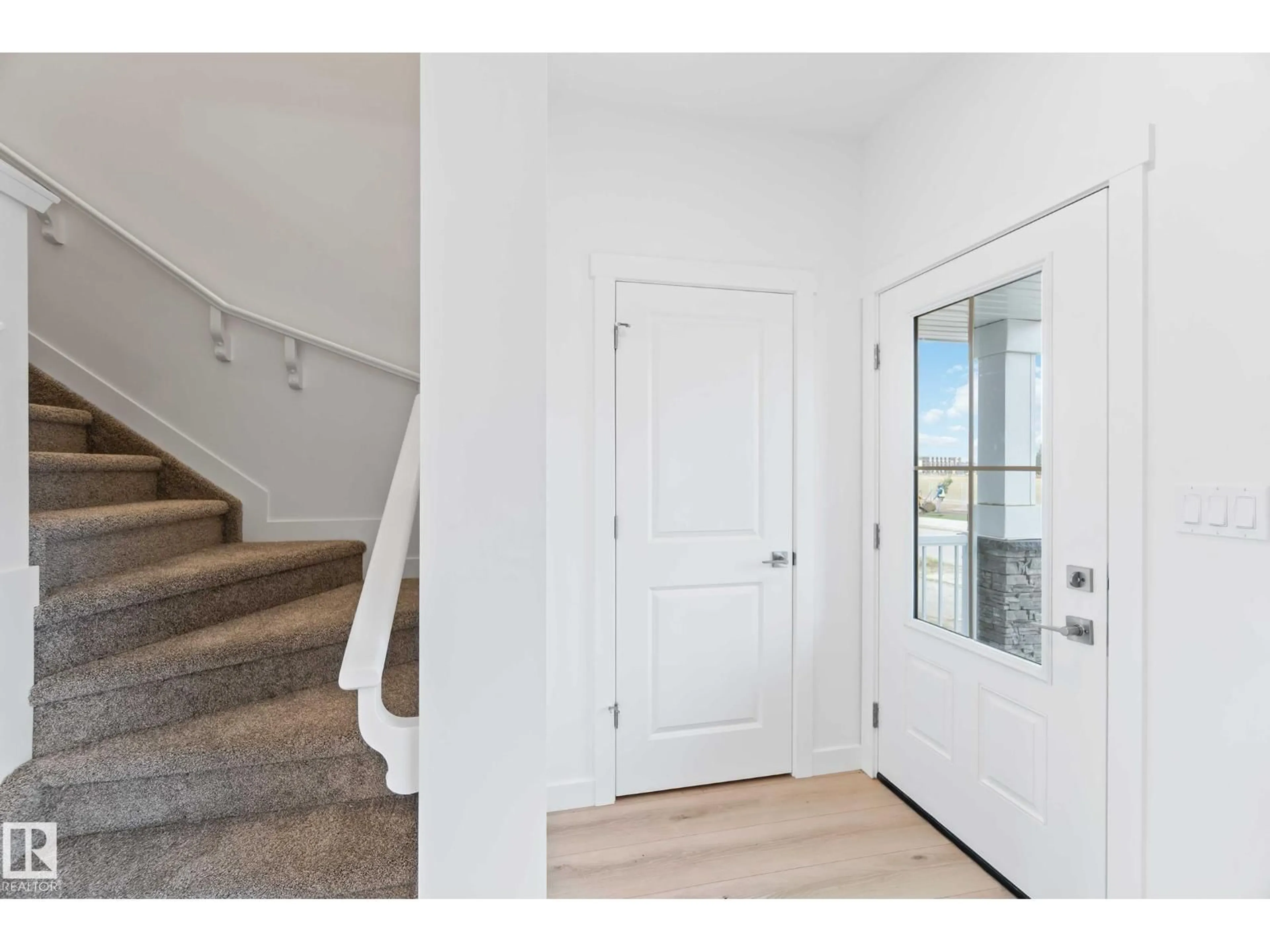 Indoor entryway for NE - 428 176 AV, Edmonton Alberta T5Y4J7