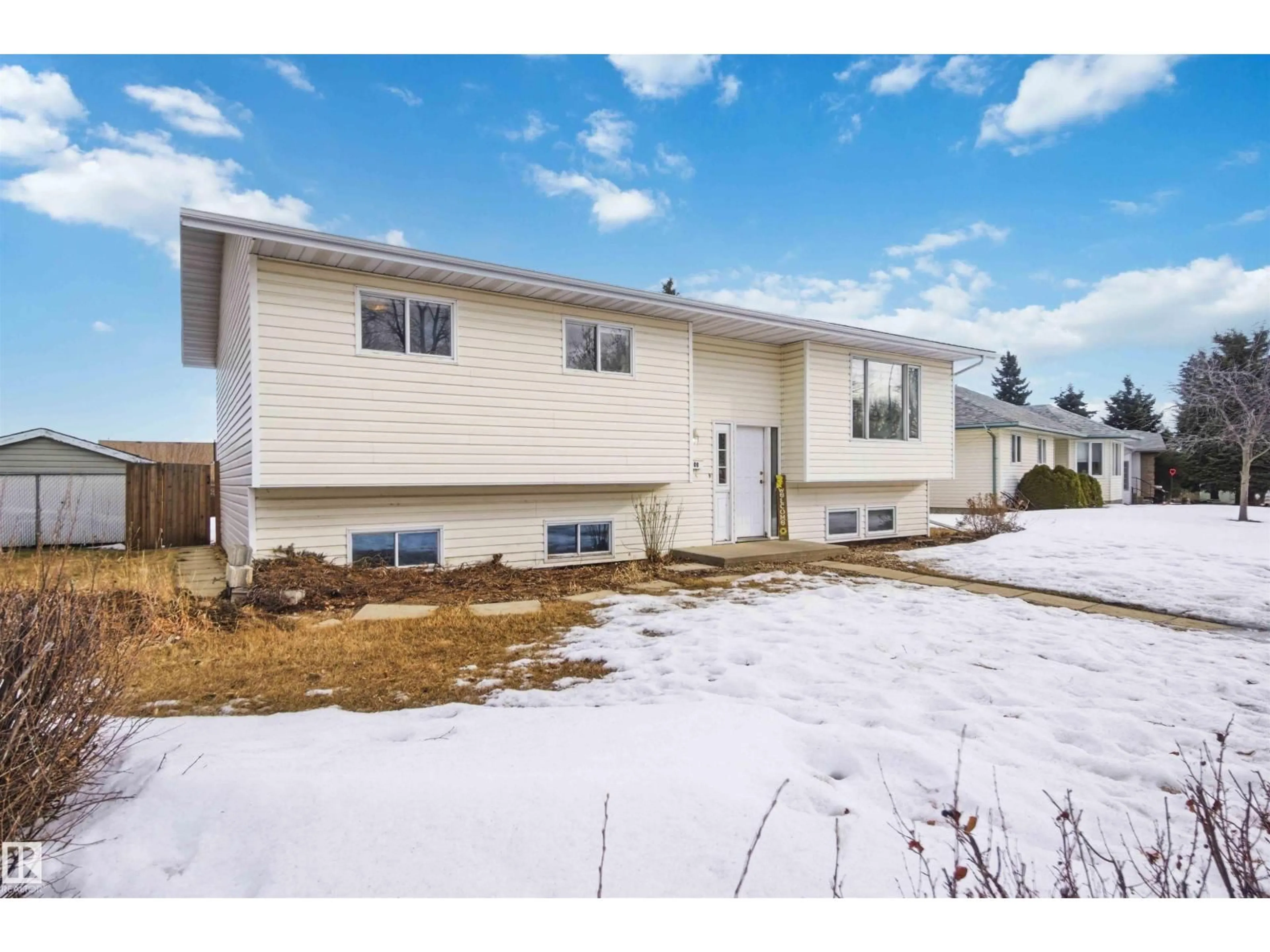 Home with vinyl exterior material, street for 6008 54 AV, Camrose Alberta T4V4G6