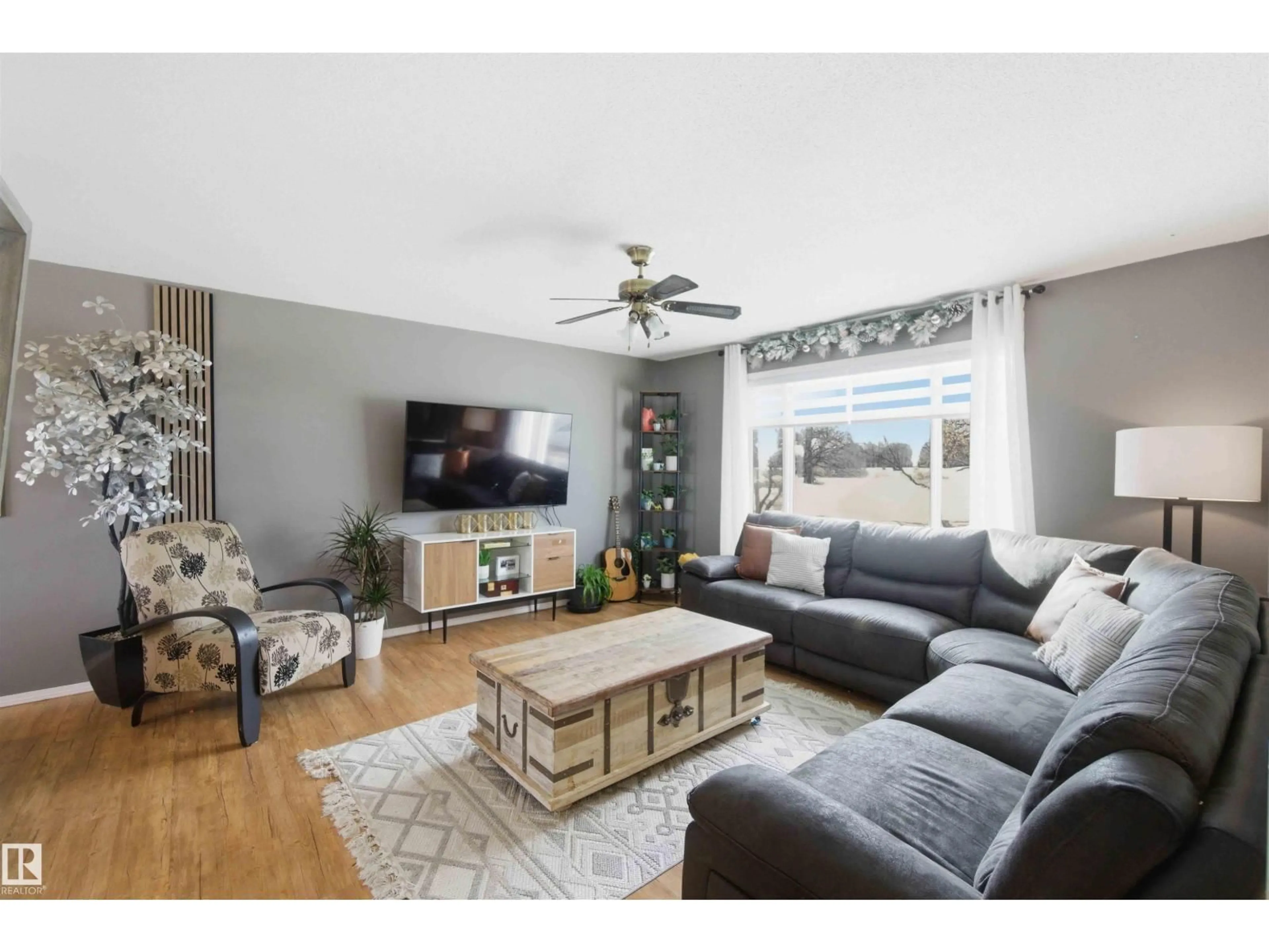 Living room with furniture, wood/laminate floor for 6008 54 AV, Camrose Alberta T4V4G6