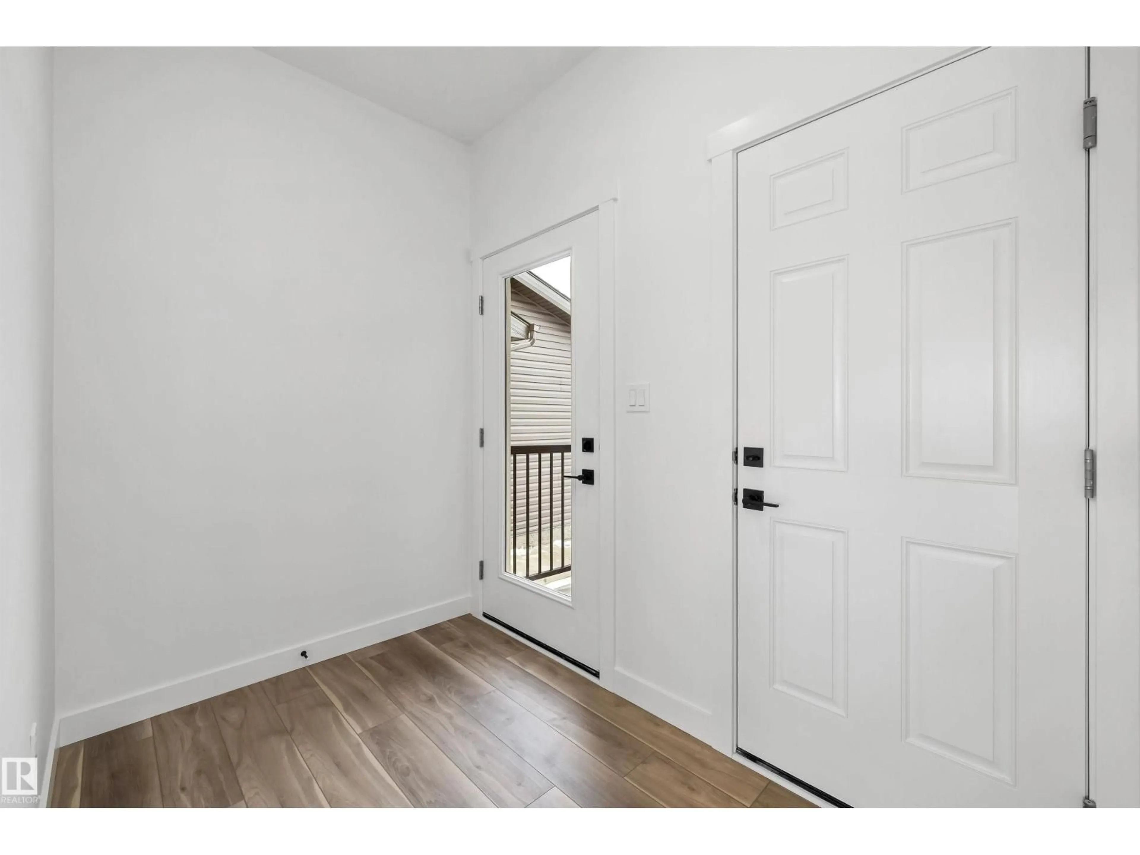 Unknown for NE - 622 176 AV, Edmonton Alberta T5Y4K3