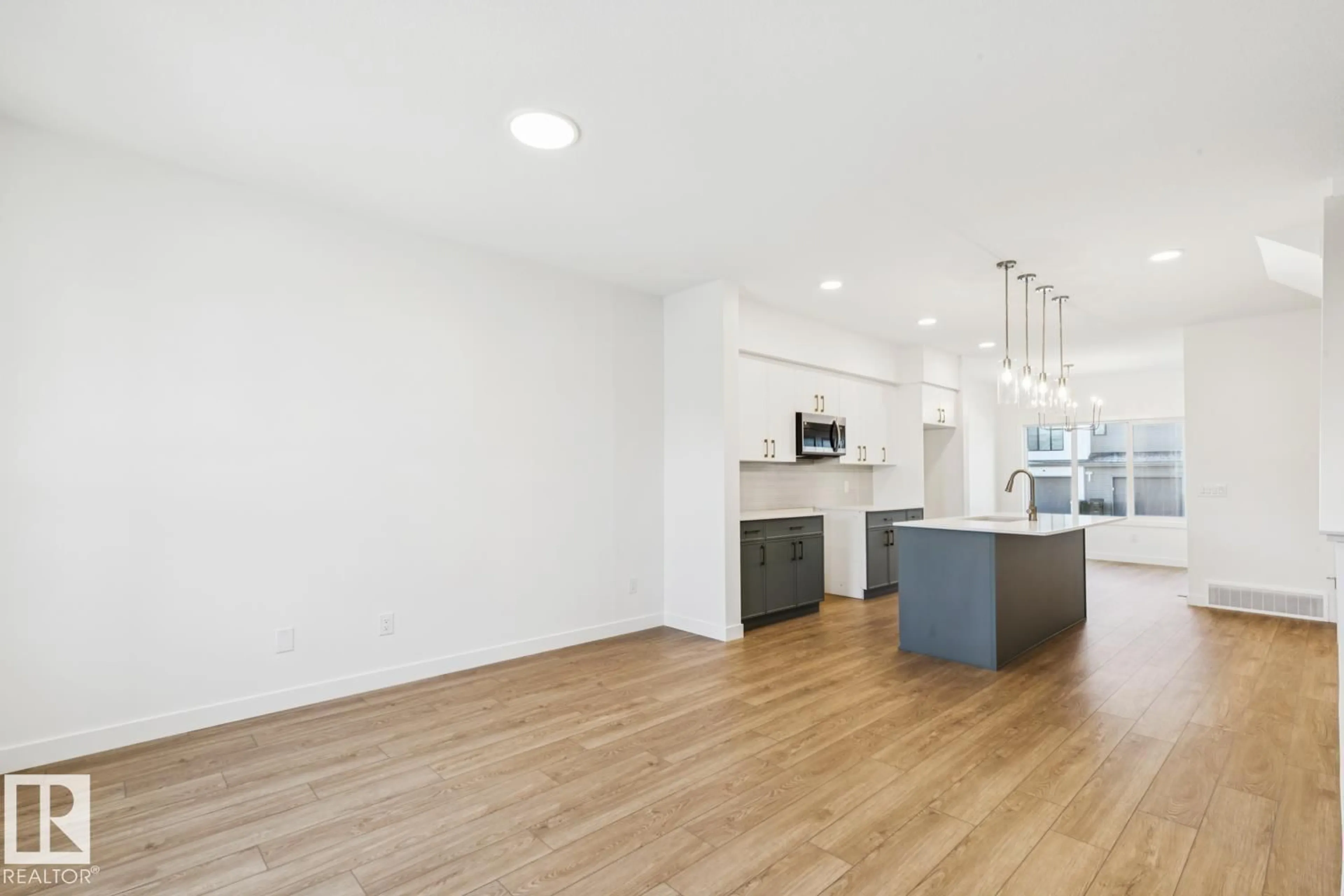 Open concept kitchen, unknown for 1048 14 AV, Edmonton Alberta T6T2W7