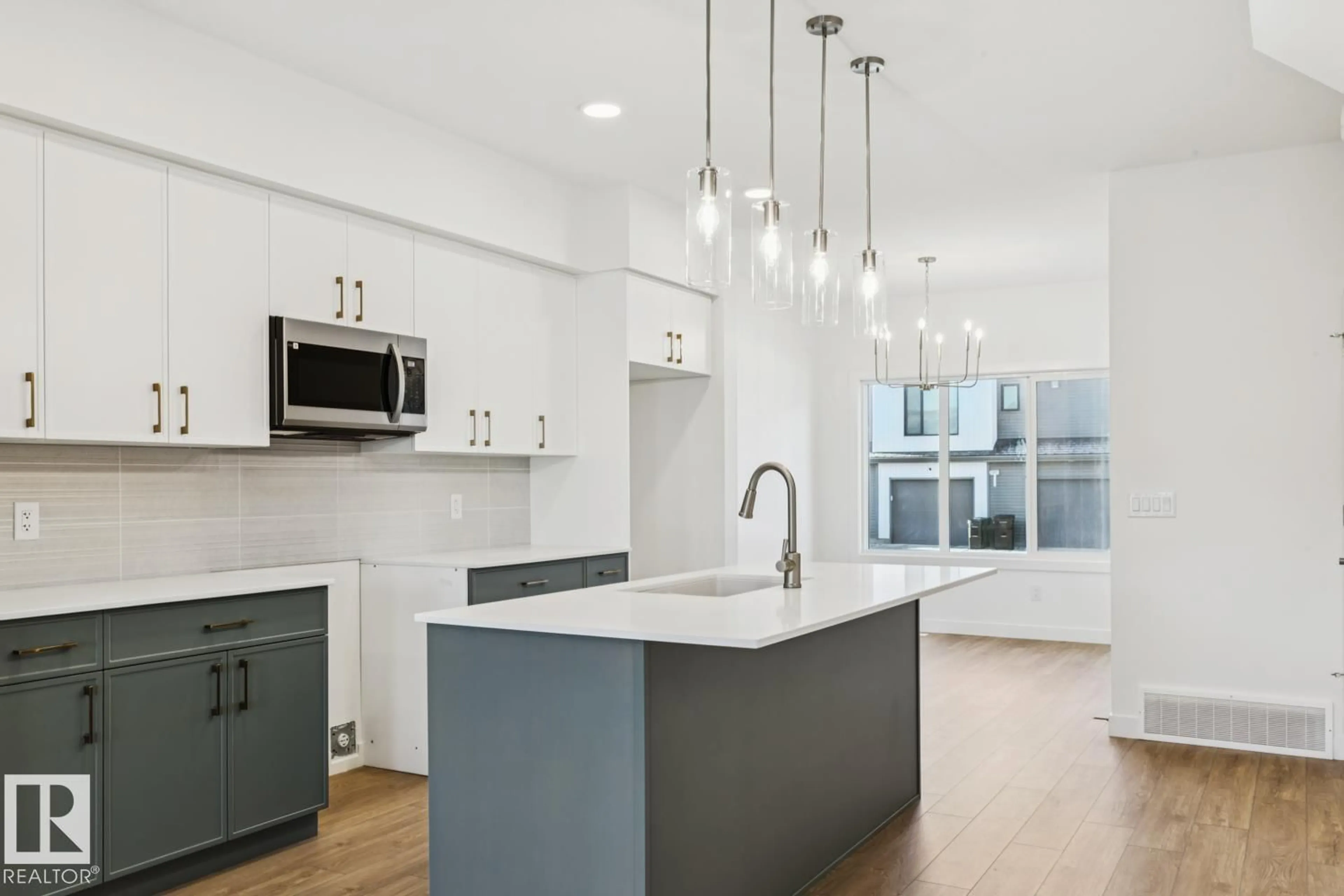 Open concept kitchen, unknown for 1048 14 AV, Edmonton Alberta T6T2W7