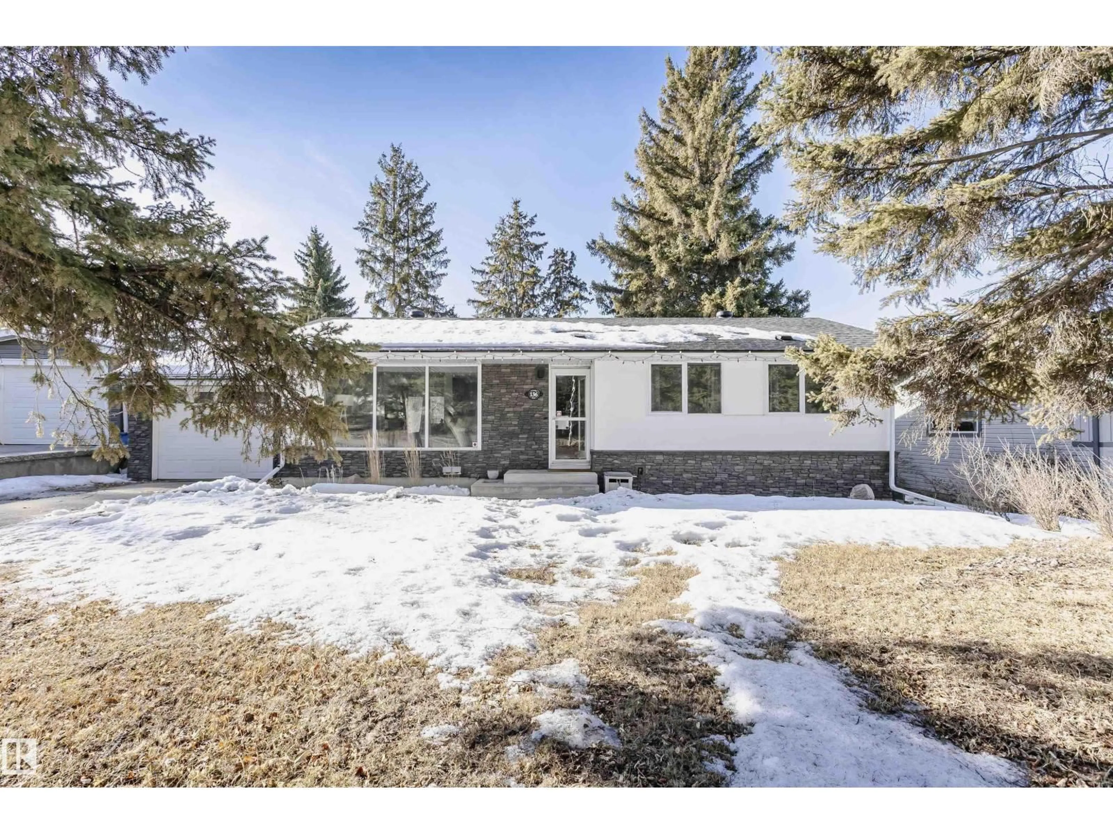 Home with vinyl exterior material, street for 136 GARDEN RD, St. Albert Alberta T8N1N9