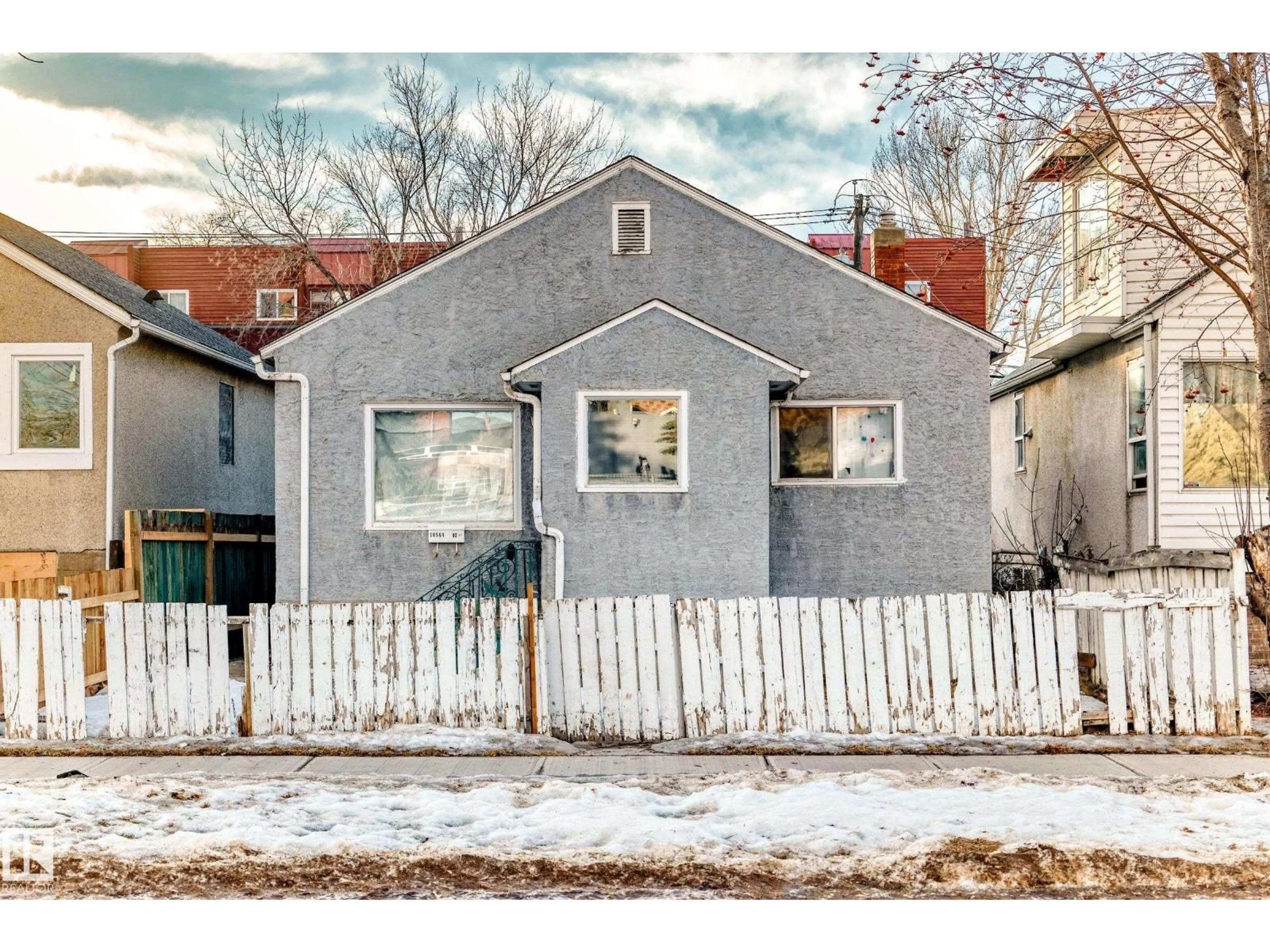 Unknown for 10564 92 ST, Edmonton Alberta T5H1T9