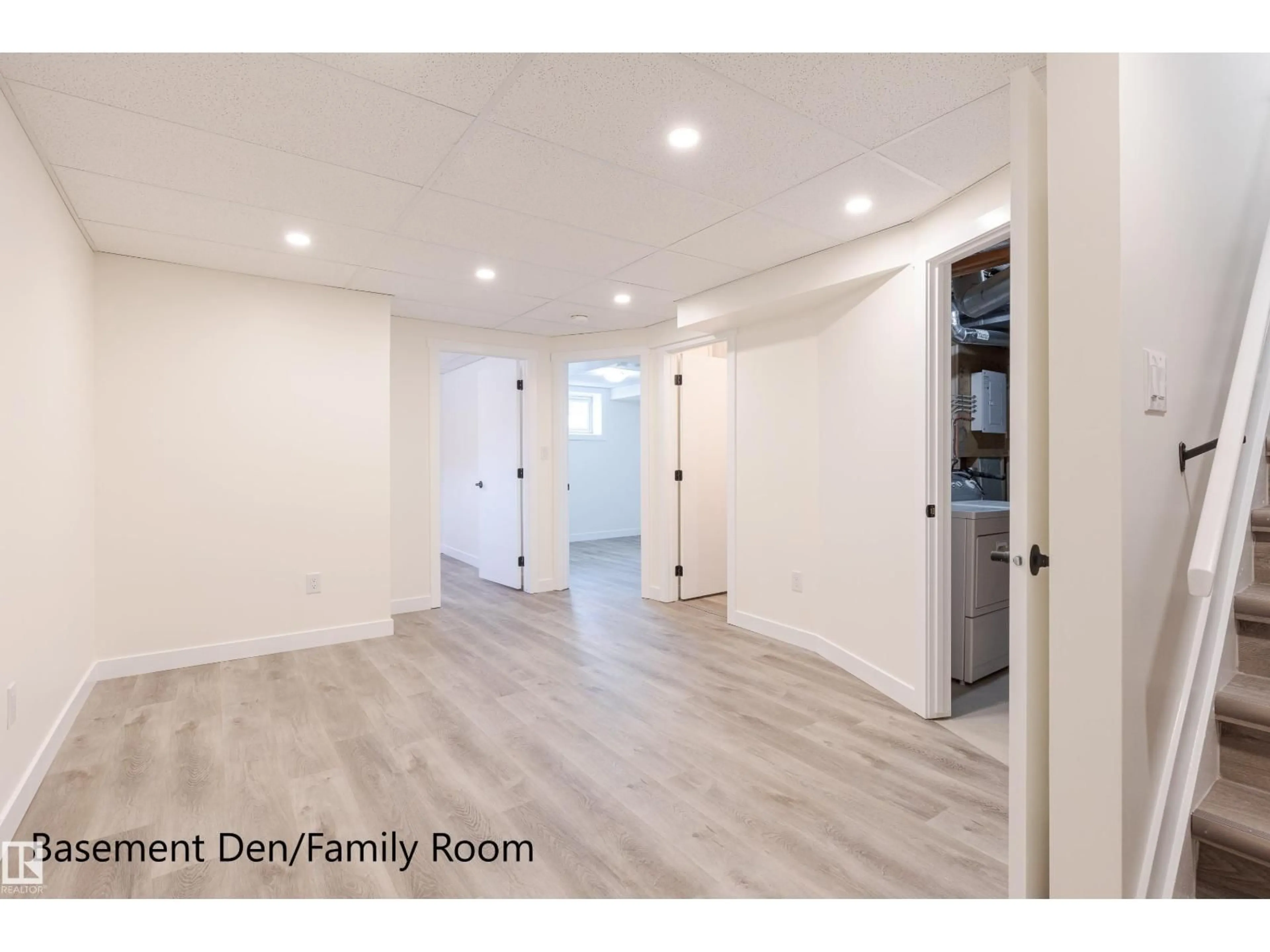 A pic of a room for 10139 80 ST, Edmonton Alberta T6A3H9